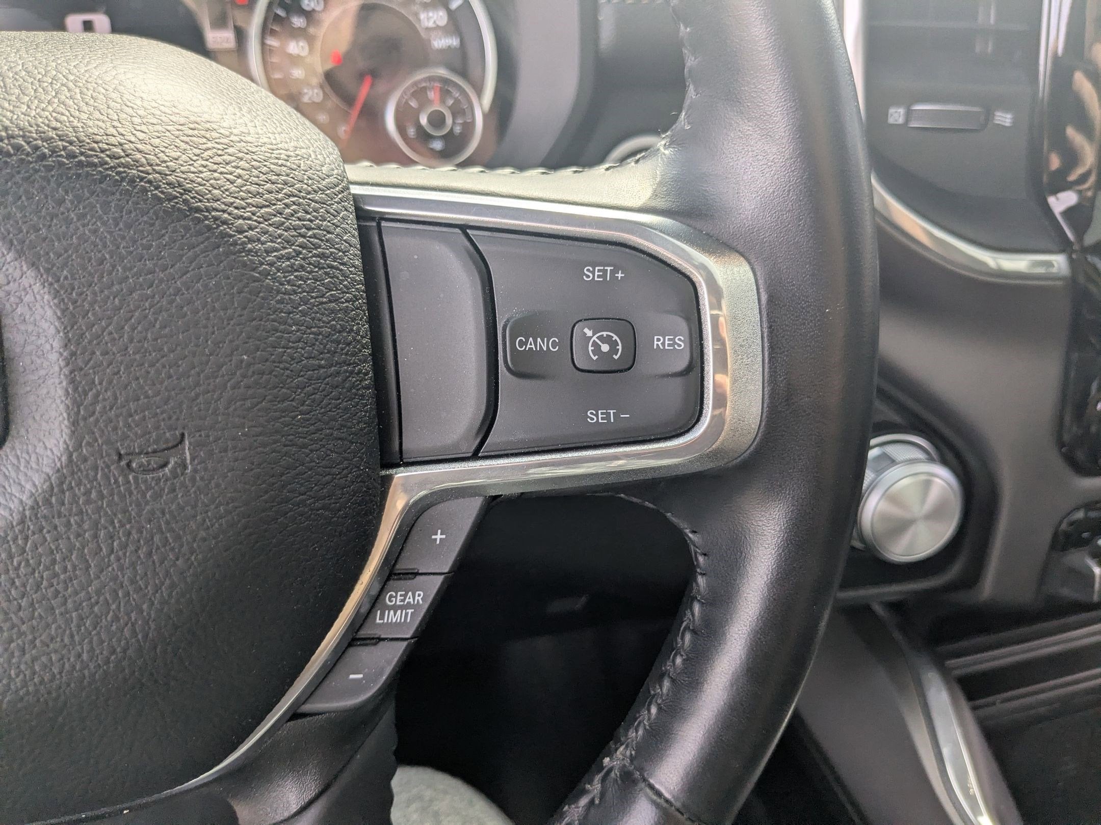 2022 RAM 1500 Laramie Crew Cab 4x4 6'4' Box