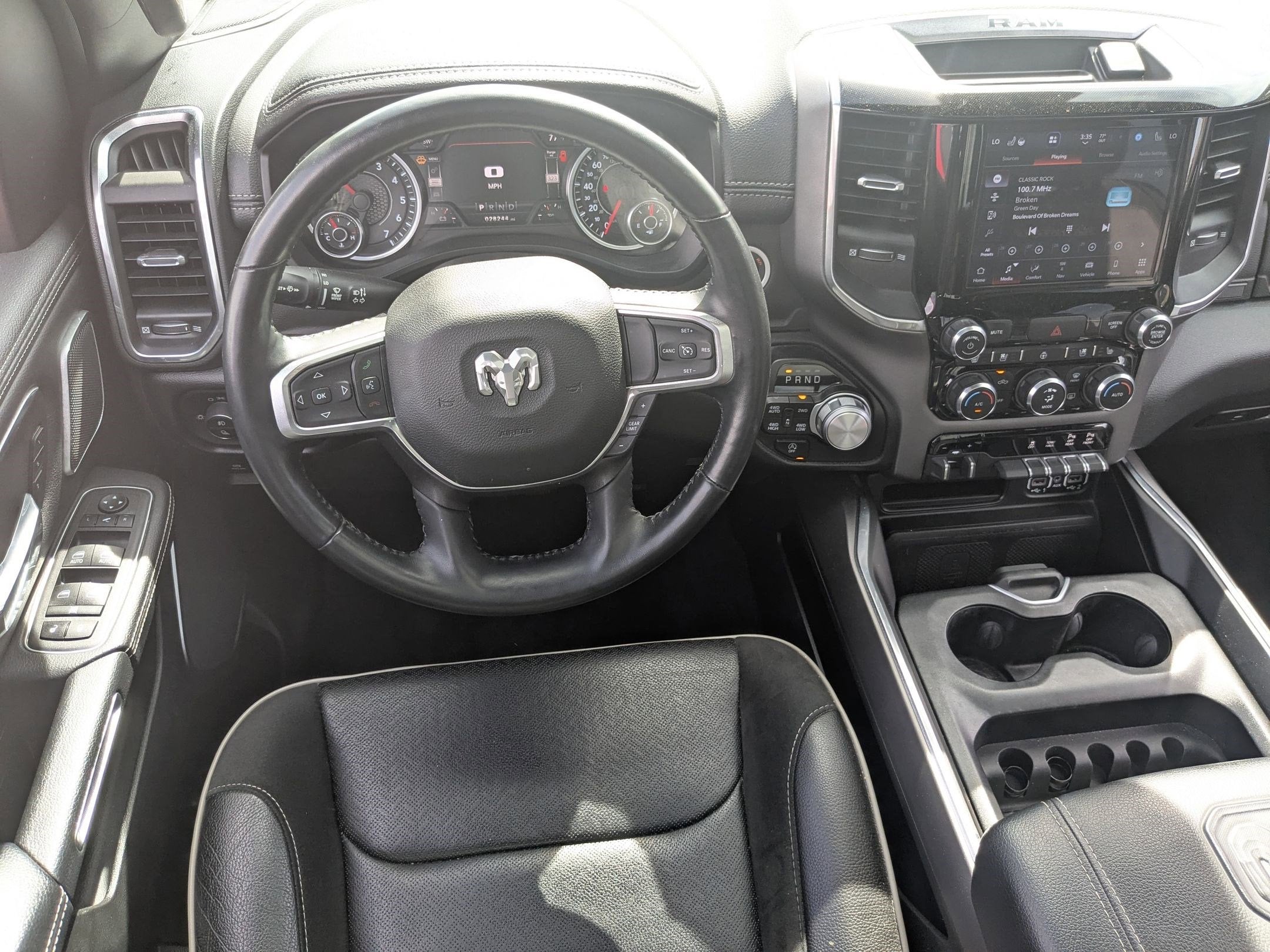 2022 RAM 1500 Laramie Crew Cab 4x4 6'4' Box