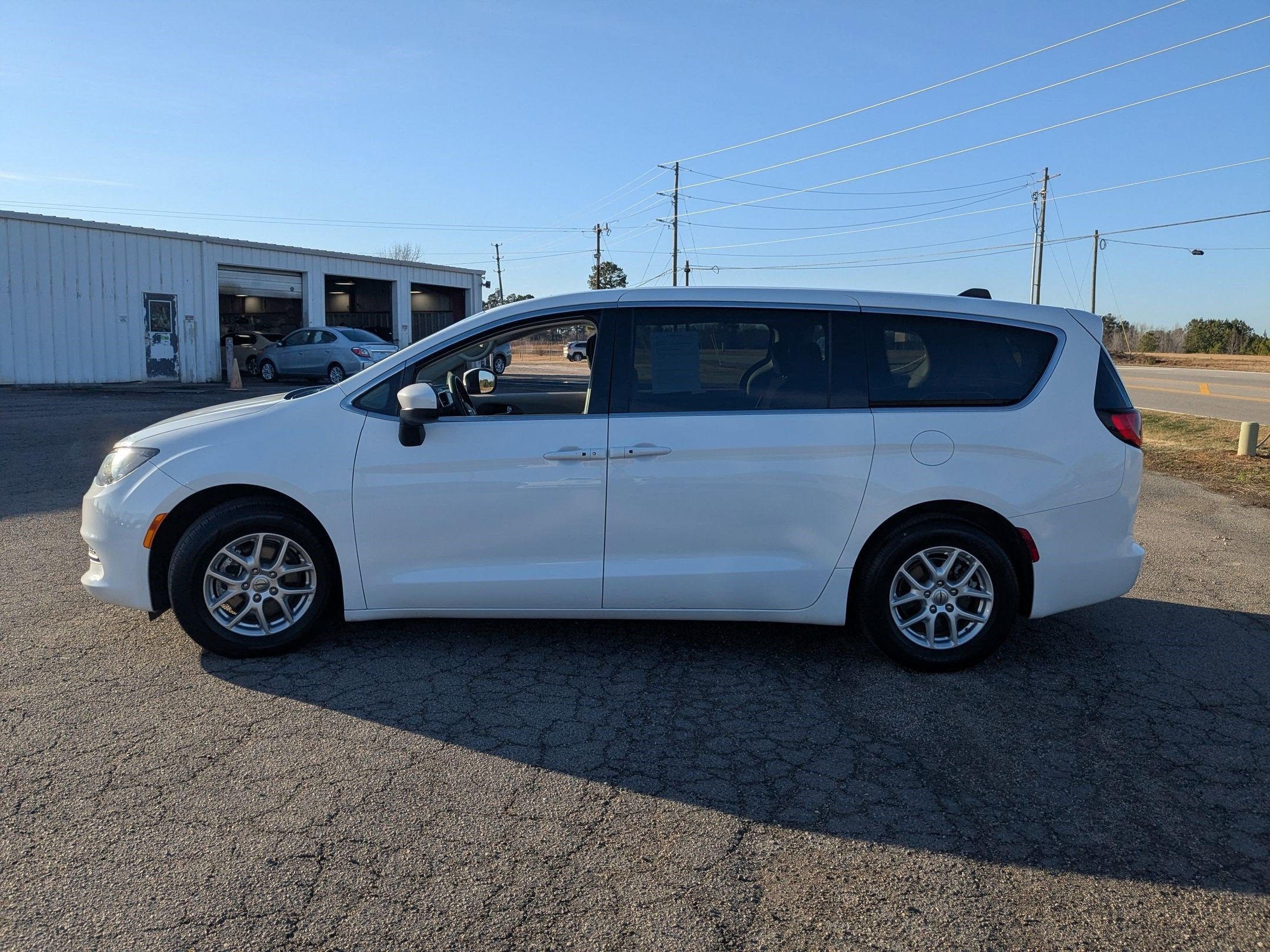 2023 Chrysler Voyager LX
