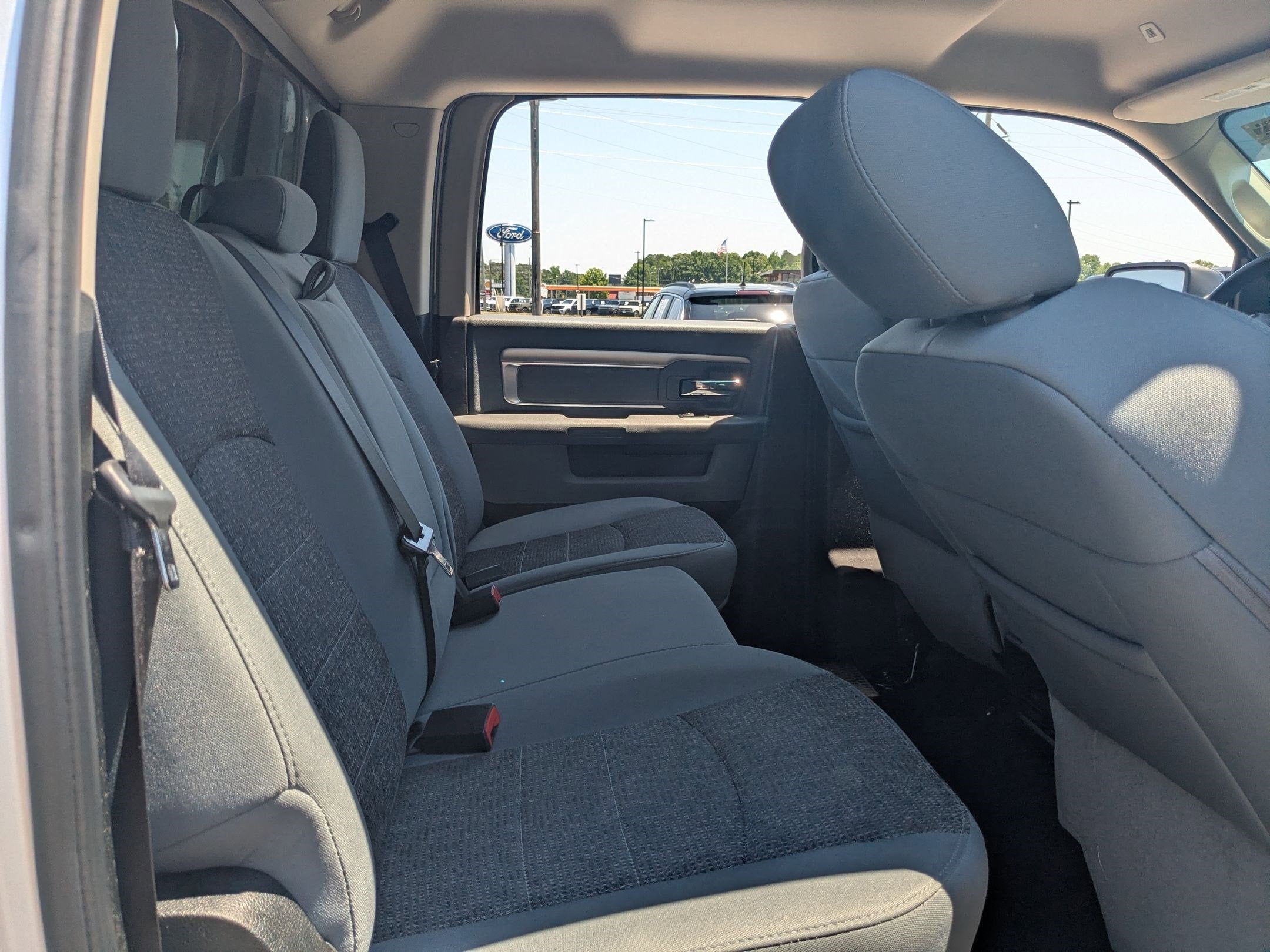 2018 RAM 1500 Big Horn Crew Cab 4x4 5'7' Box