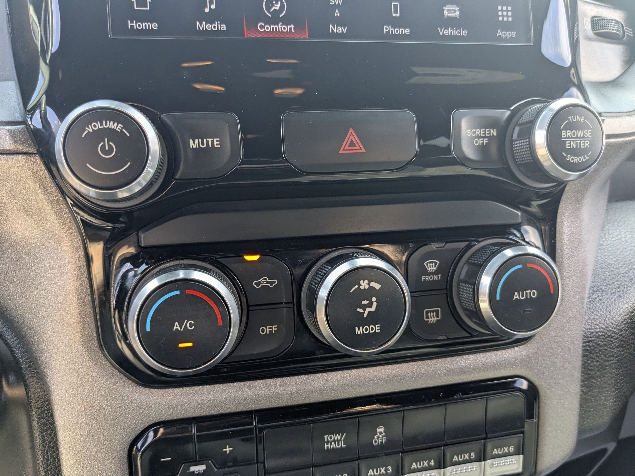 2023 RAM 2500 Tradesman Crew Cab 4x4 6'4' Box