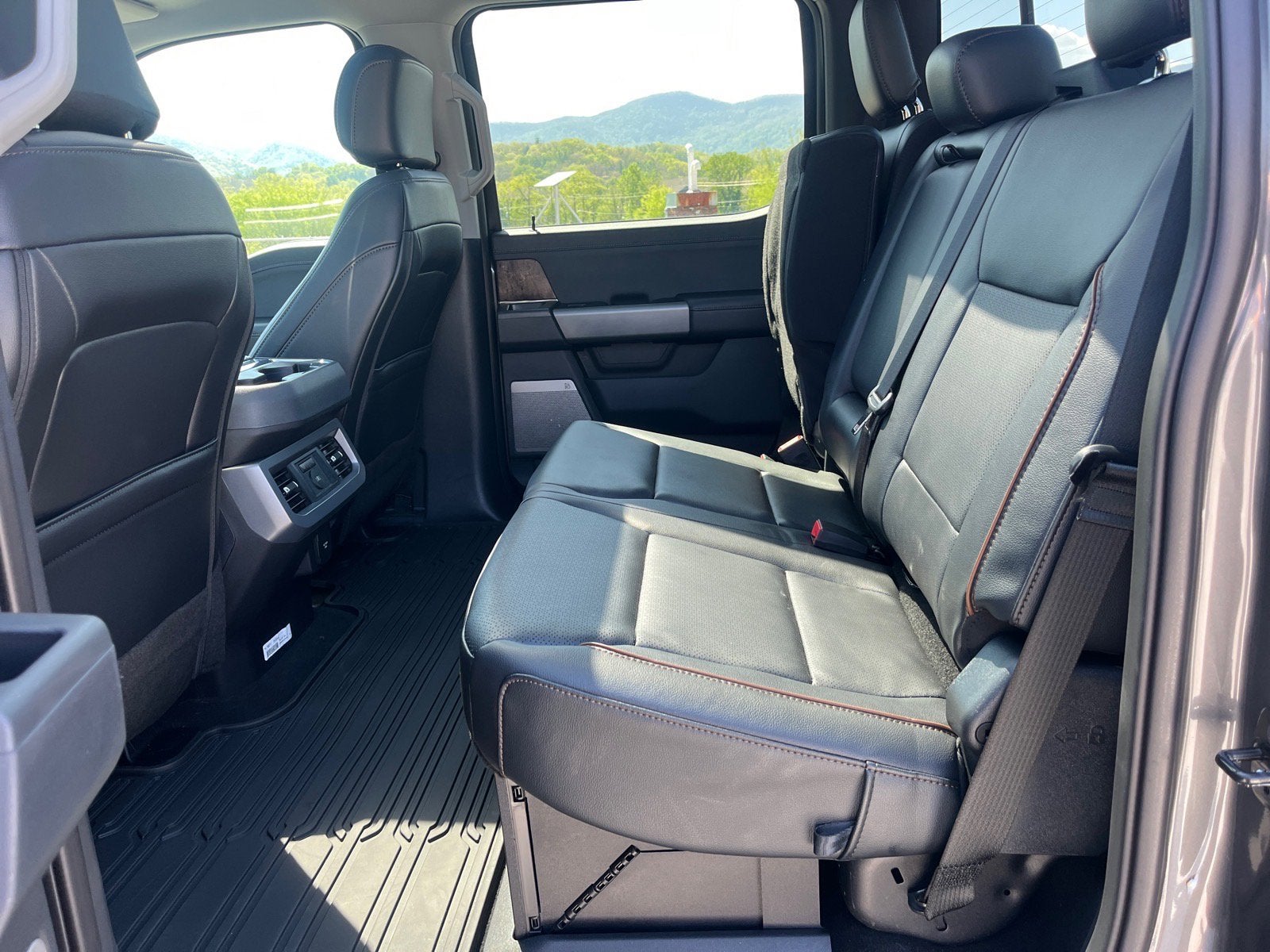 2025 Ford Super Duty F-350 SRW LARIAT