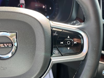 2024 Volvo XC60 Plus Dark Theme