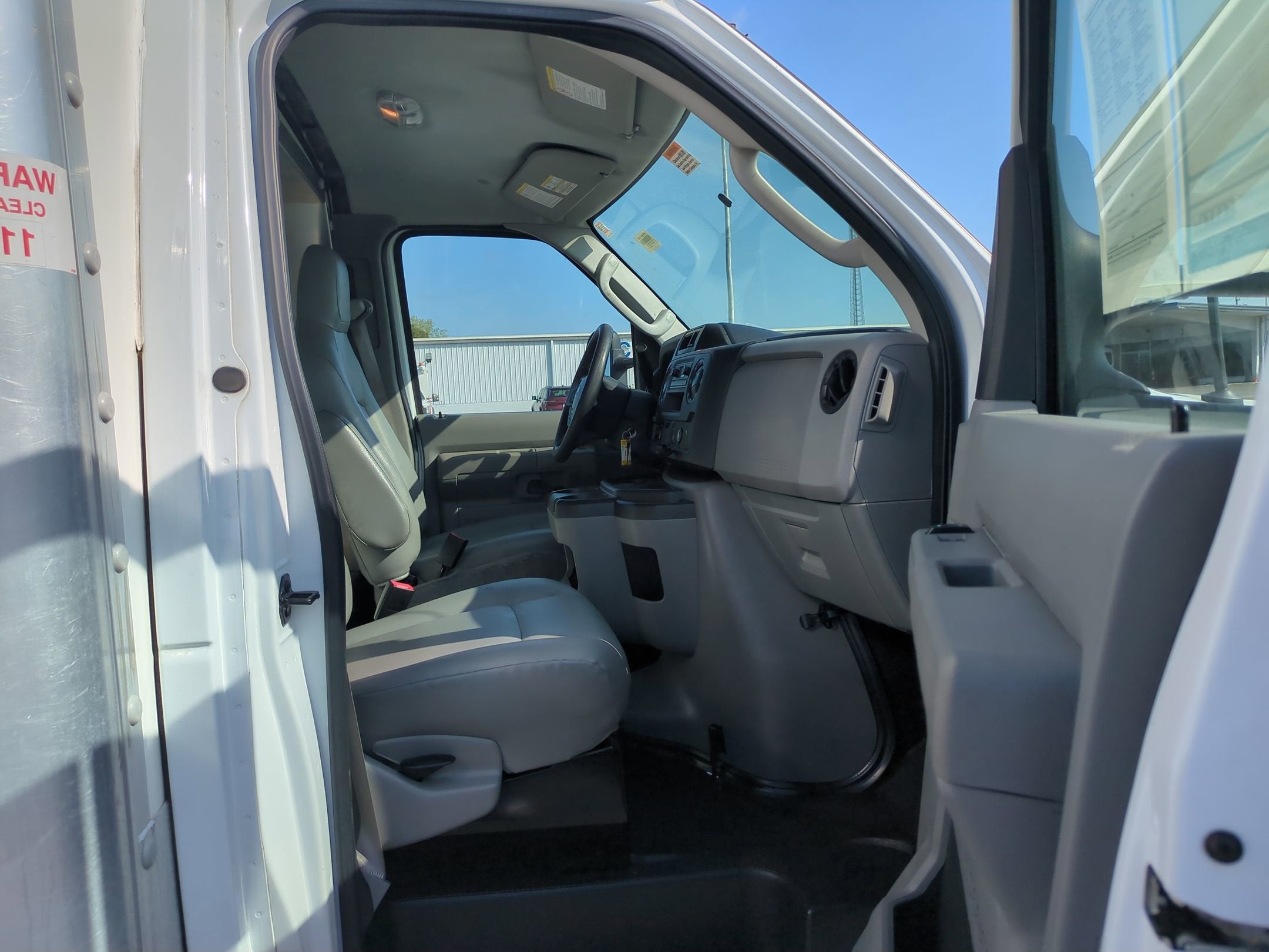 2024 Ford E-Series Cutaway Base