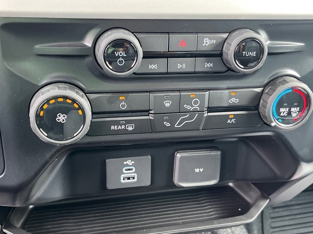 2025 Ford Super Duty F-600 DRW XLT