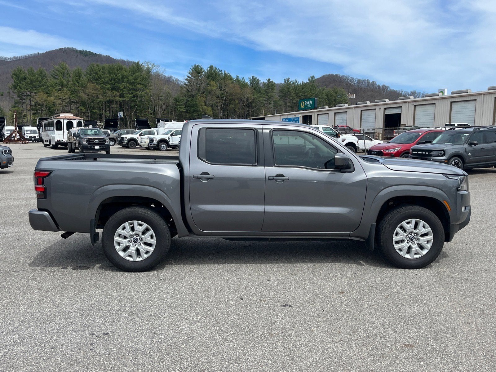 2024 Nissan Frontier SV