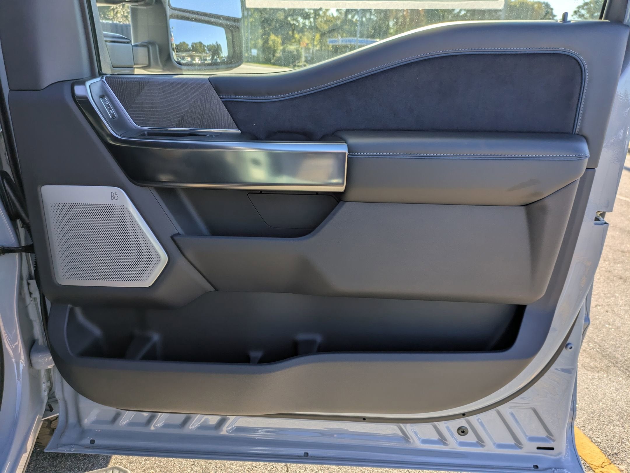 2025 Ford Super Duty F-350 SRW Platinum