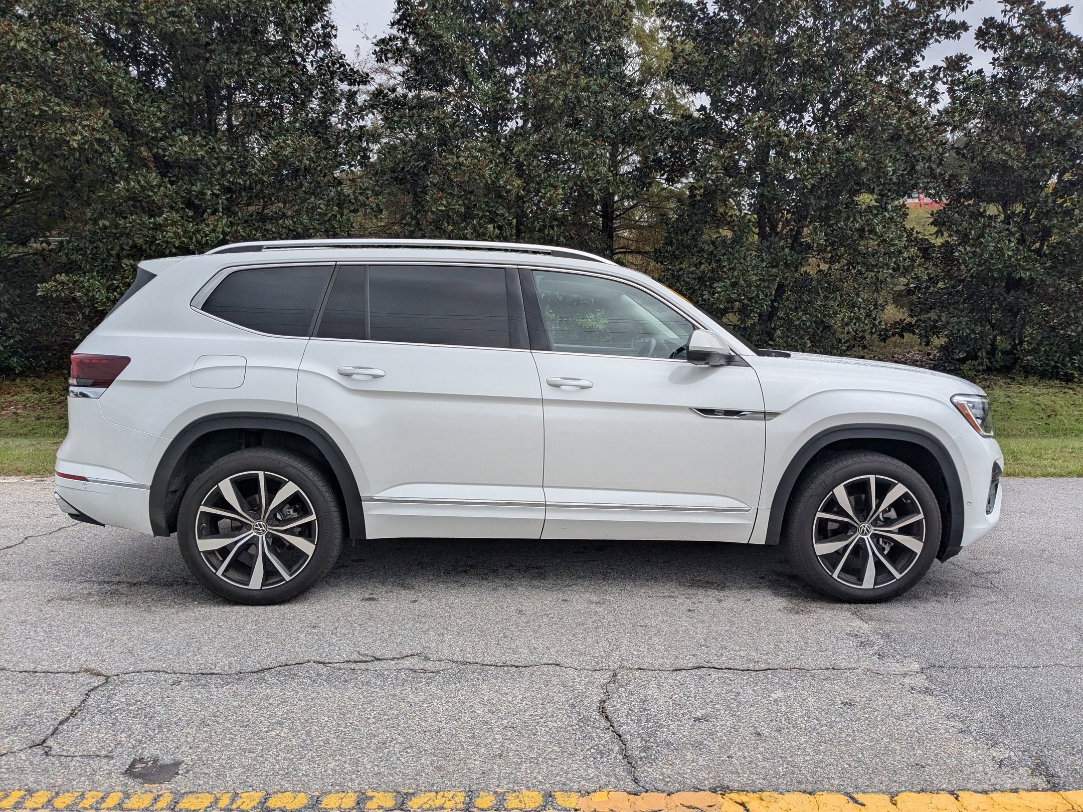2024 Volkswagen Atlas 2.0T SEL Premium R-Line