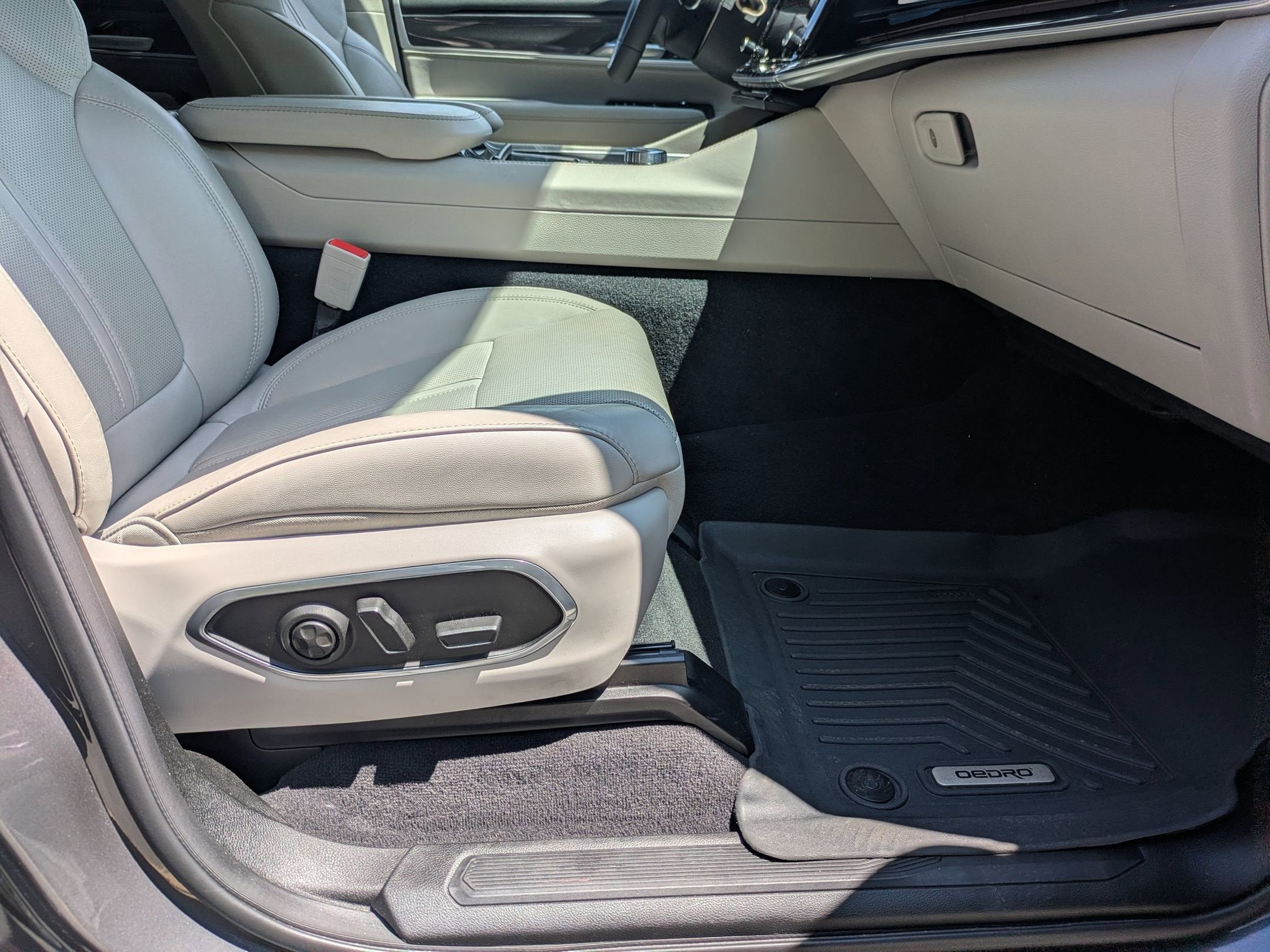 2023 Jeep Wagoneer Base