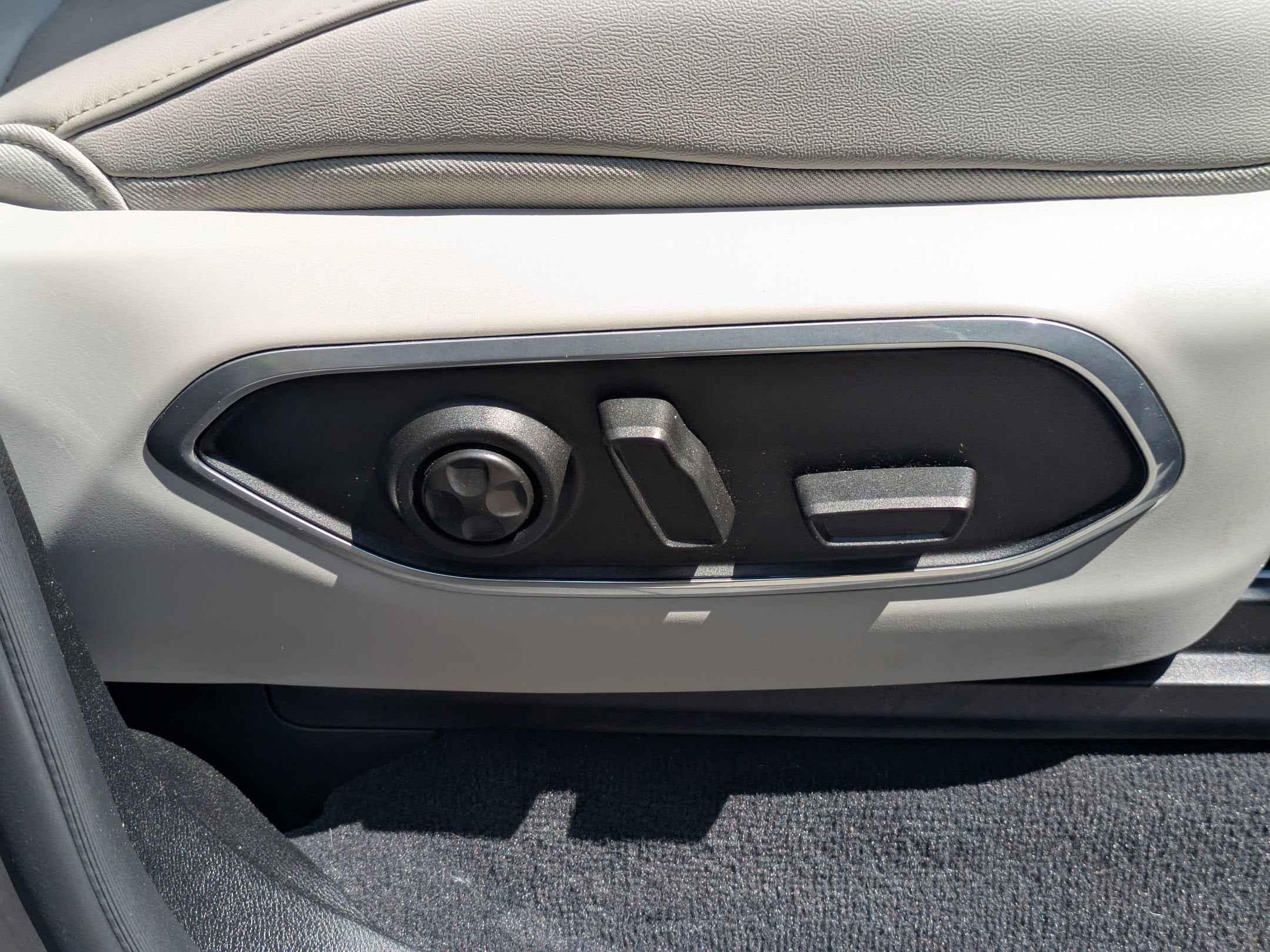 2023 Jeep Wagoneer Base