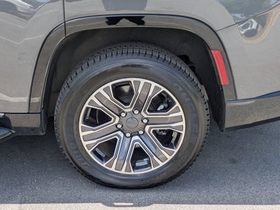 2023 Jeep Wagoneer Base