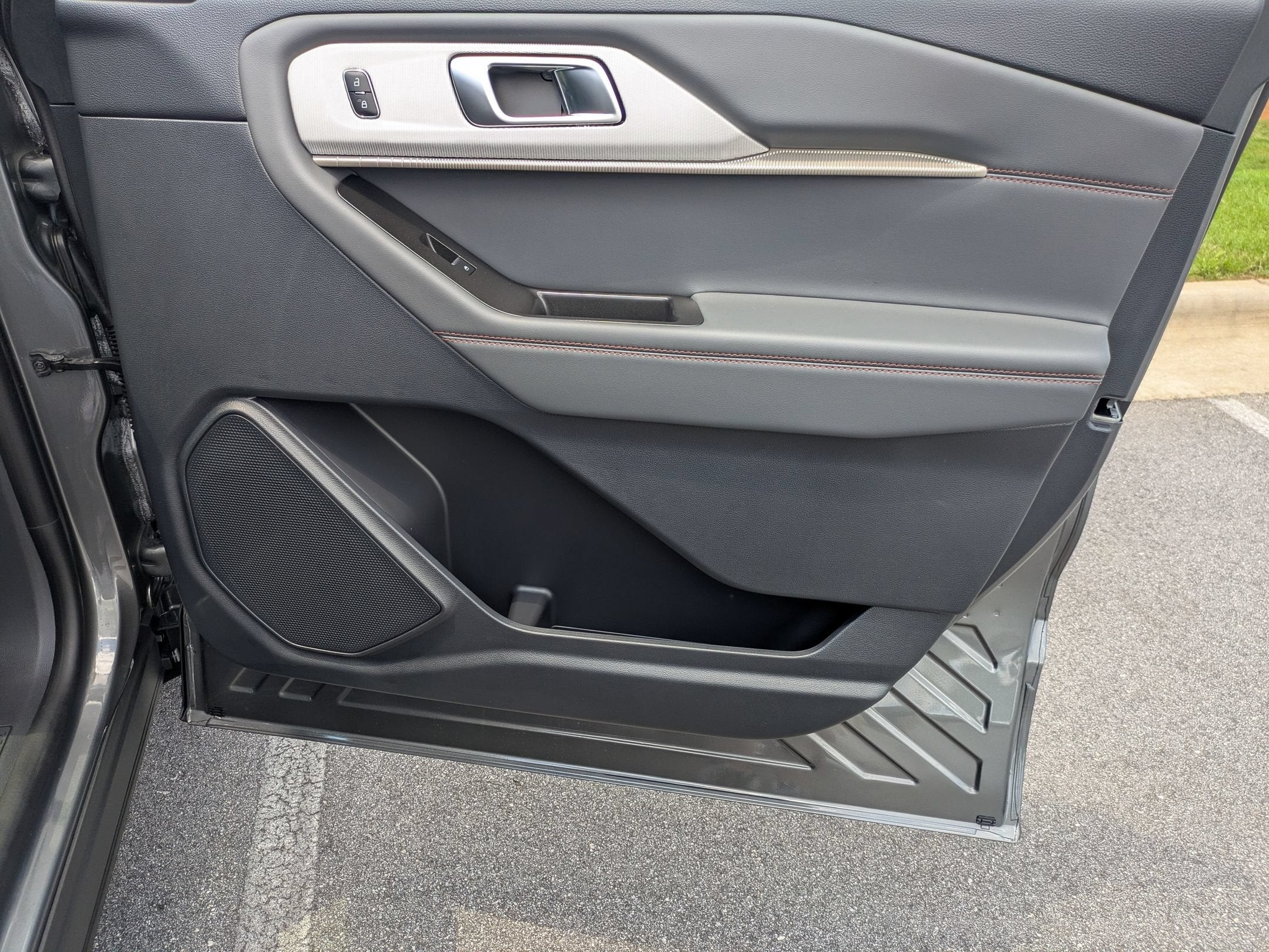 2026 Ford Explorer Active w/100A Pkg
