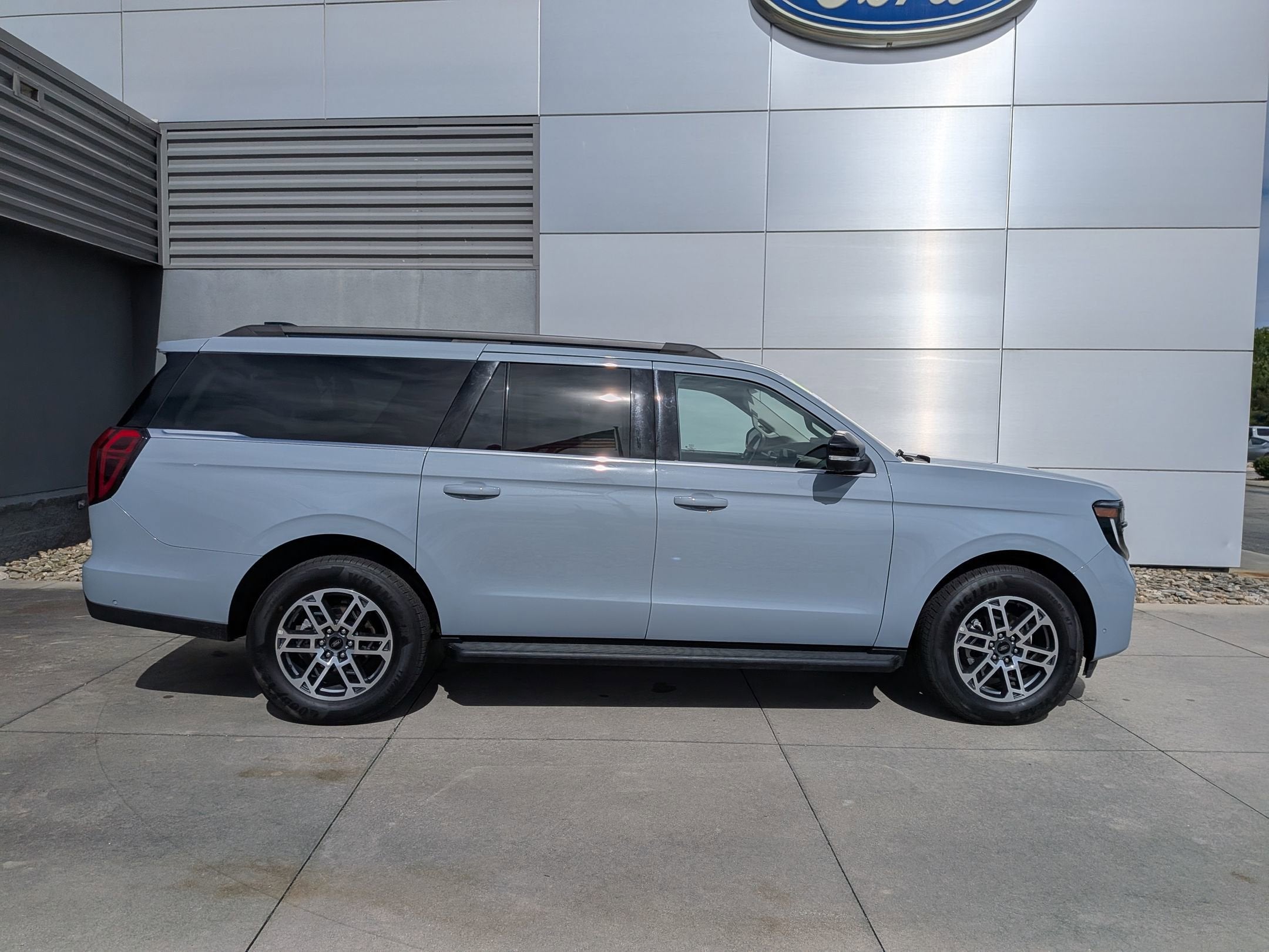2025 Ford Expedition Max Active
