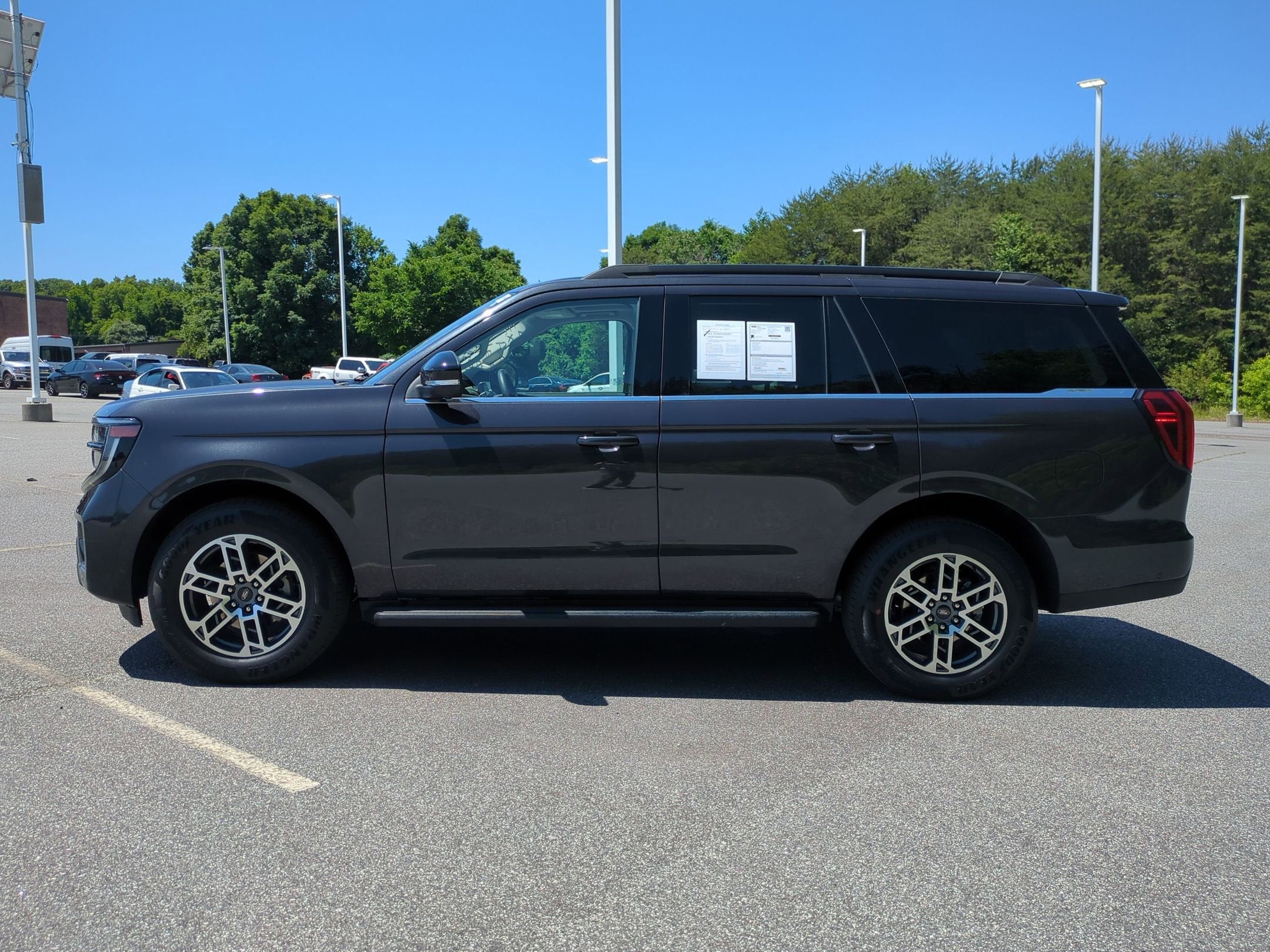 2025 Ford Expedition Active