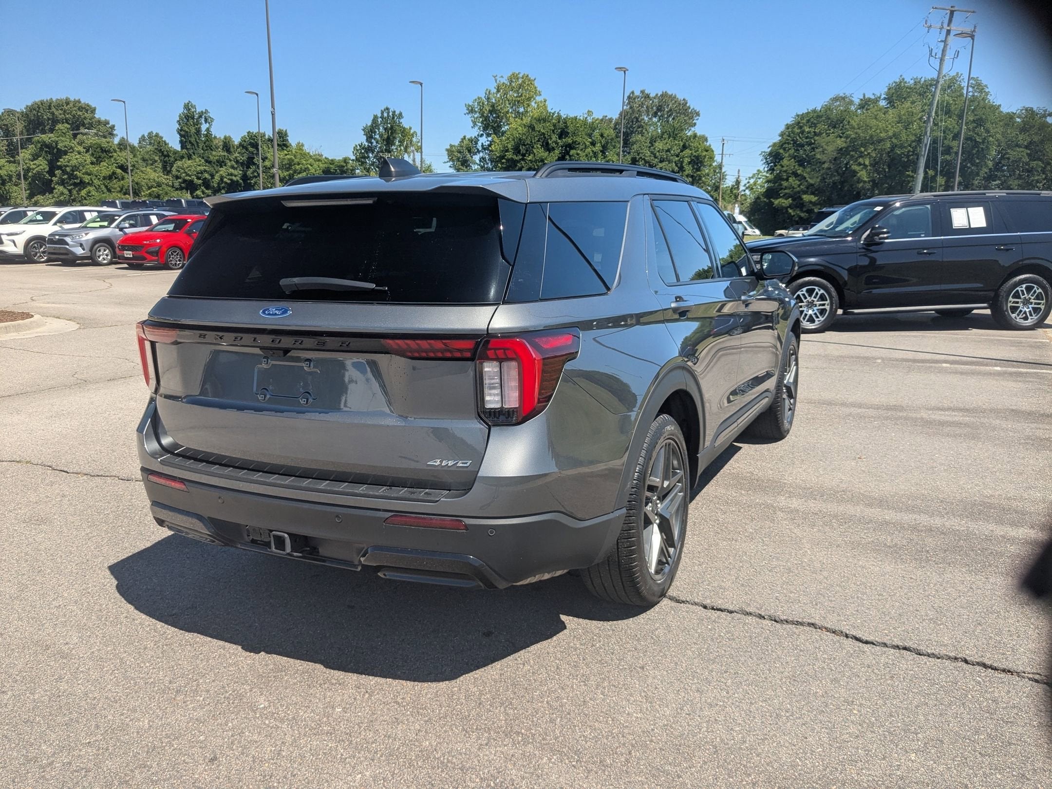 2025 Ford Explorer ST-Line