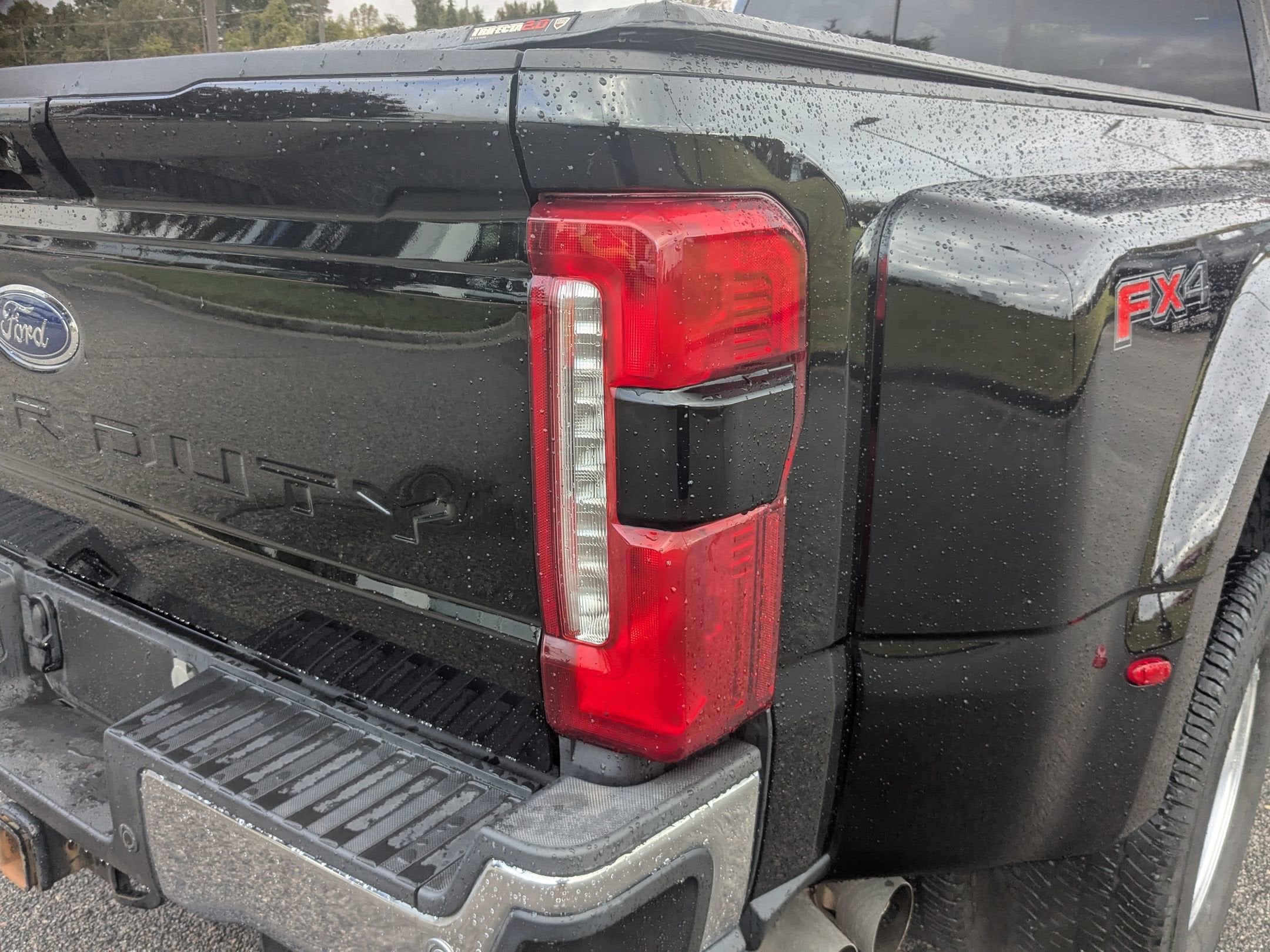 2024 Ford Super Duty F-350 DRW LARIAT