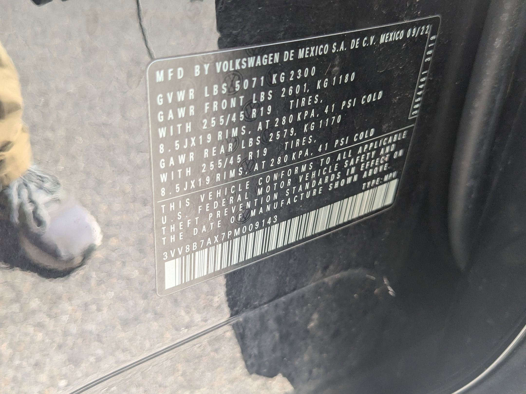 2023 Volkswagen Tiguan SE R-Line Black