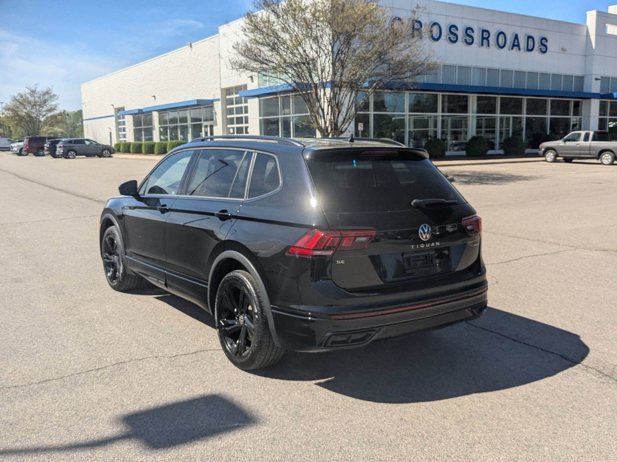 2023 Volkswagen Tiguan SE R-Line Black