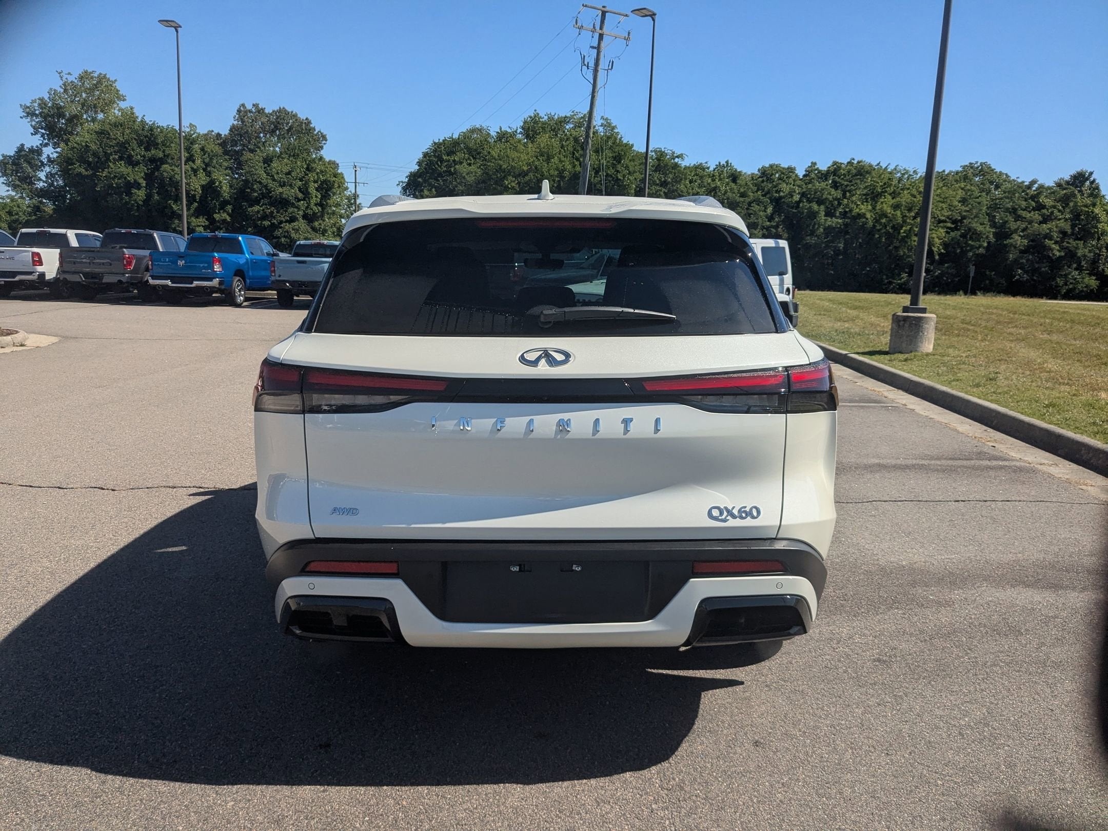 2025 INFINITI QX60 LUXE