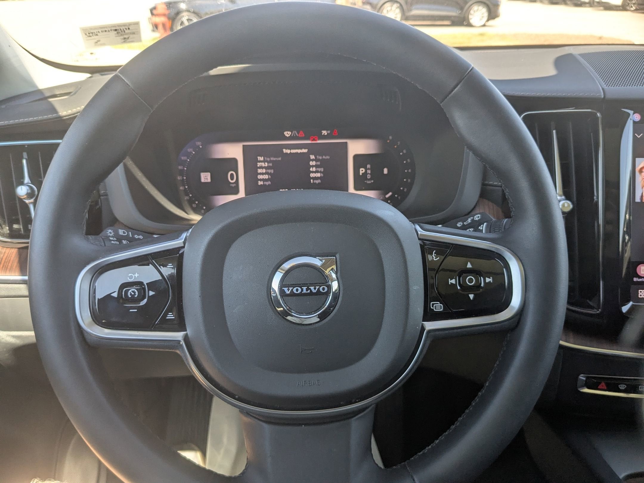 2023 Volvo XC60 Ultimate Bright Theme