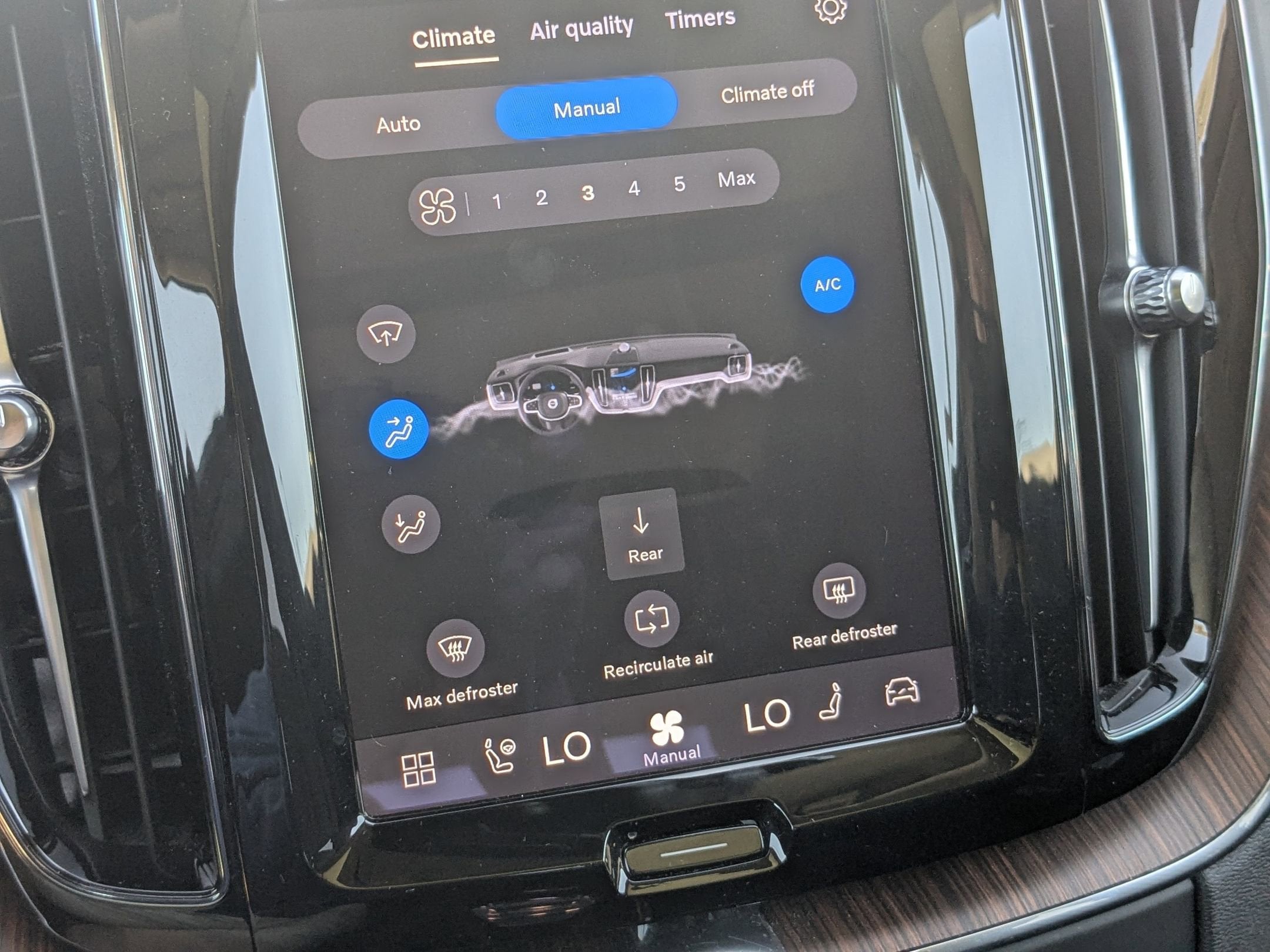 2023 Volvo XC60 Ultimate Bright Theme