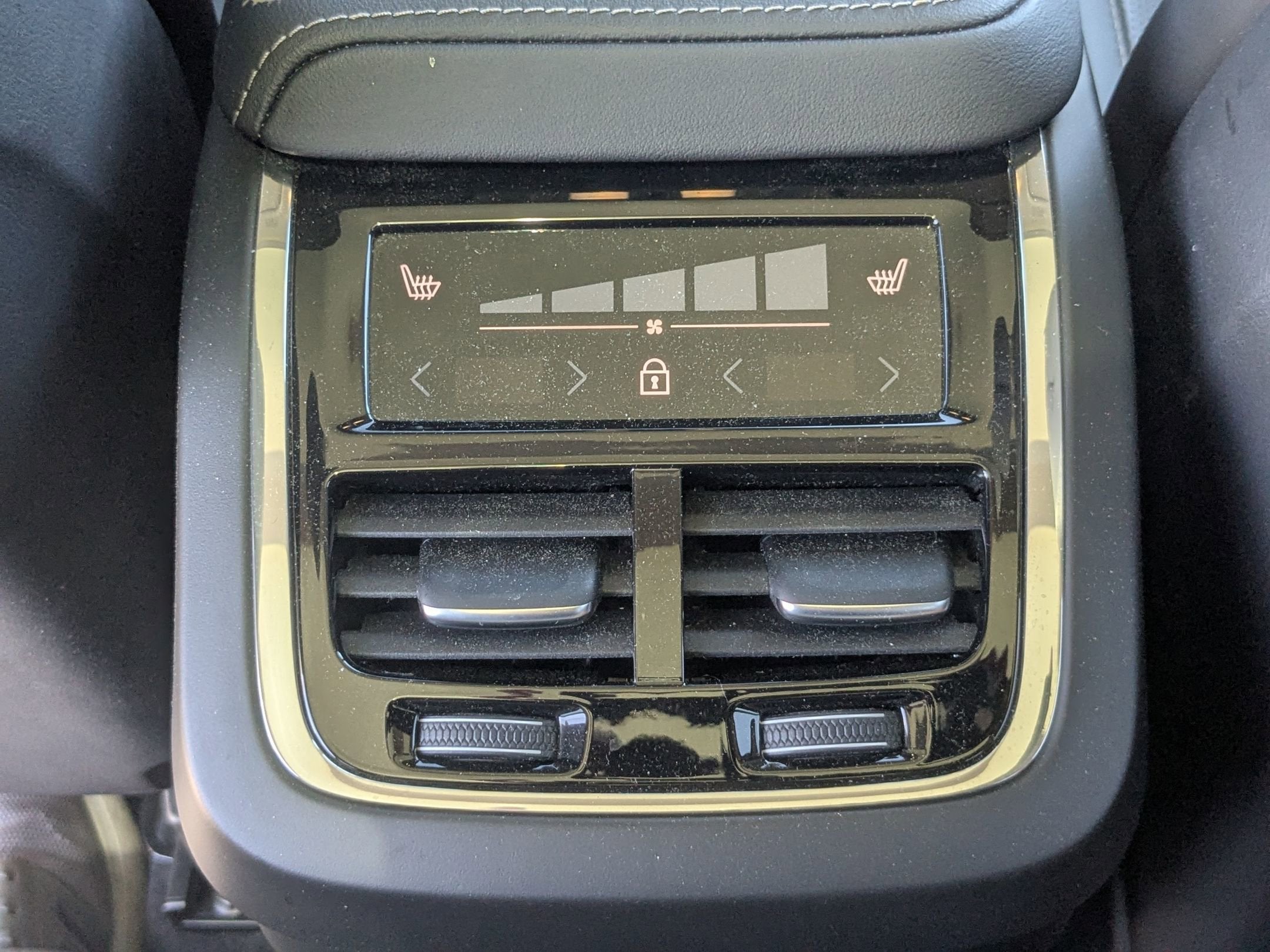2023 Volvo XC60 Ultimate Bright Theme