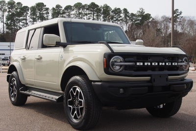 2025 Ford Bronco Outer Banks