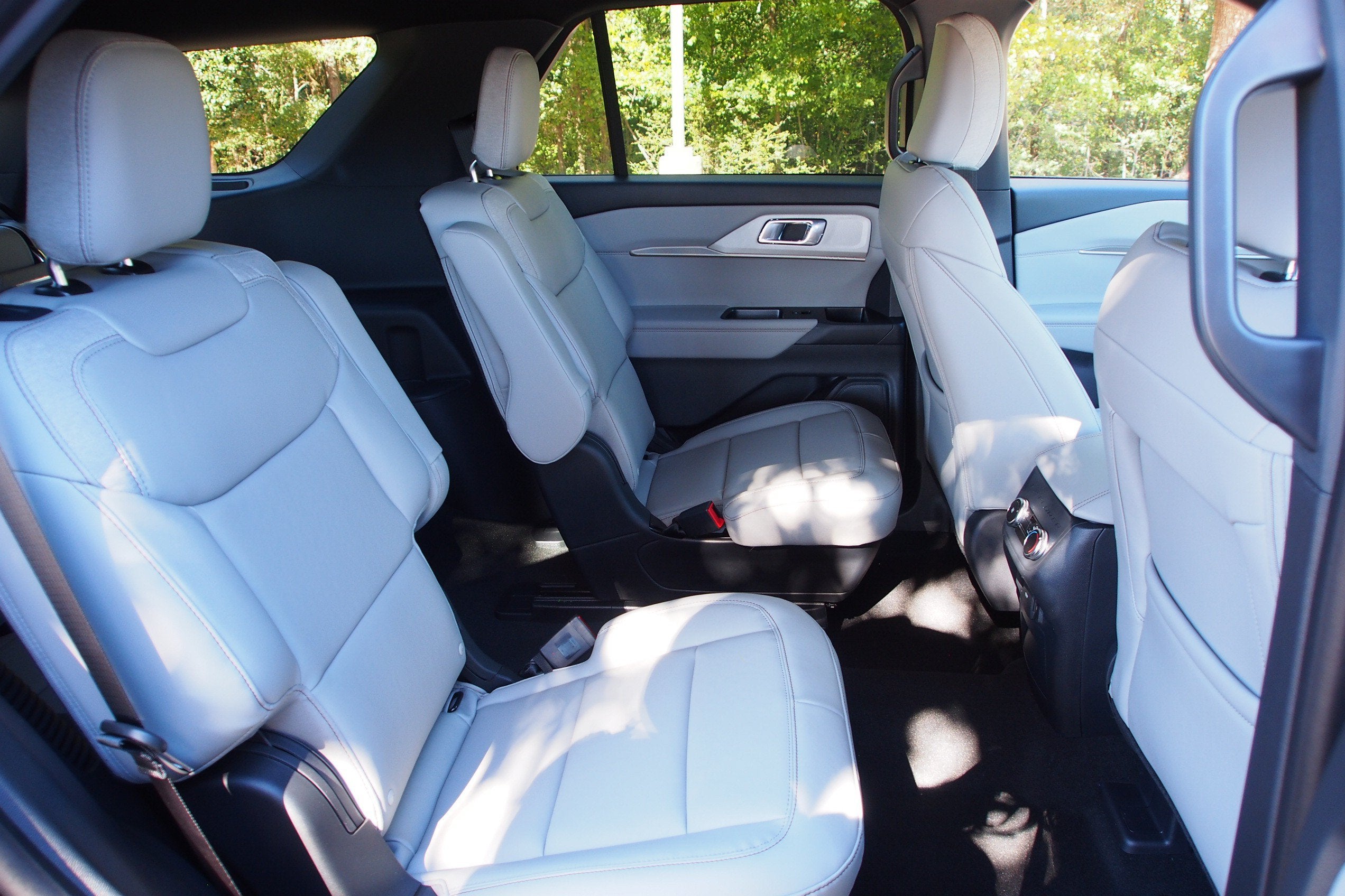 2027 Ford Explorer Active w/200A Pkg