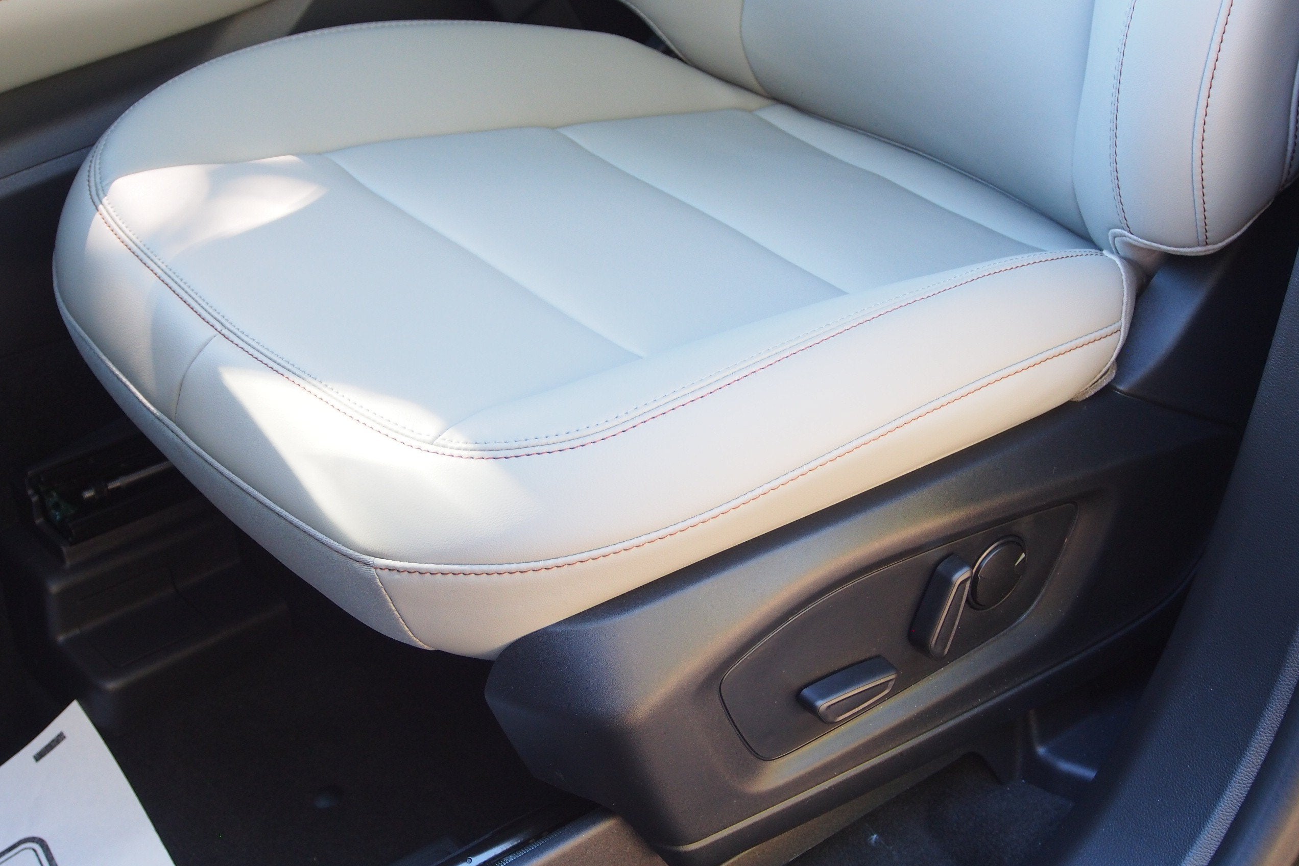 2027 Ford Explorer Active w/200A Pkg