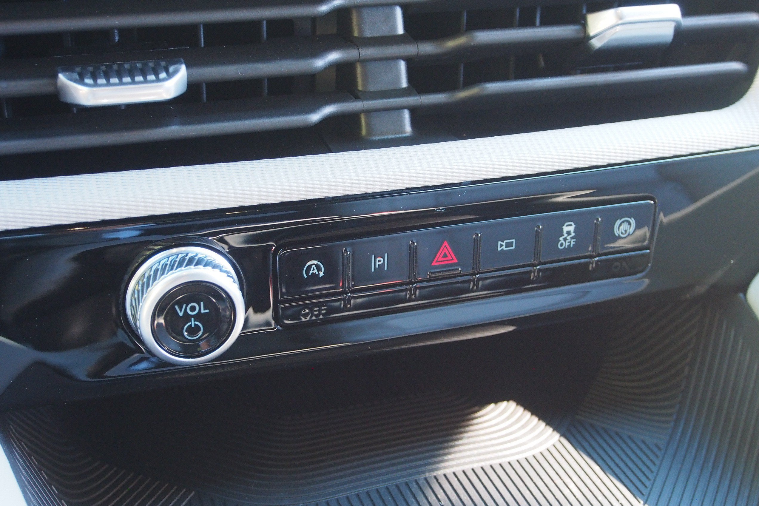 2027 Ford Explorer Active w/200A Pkg