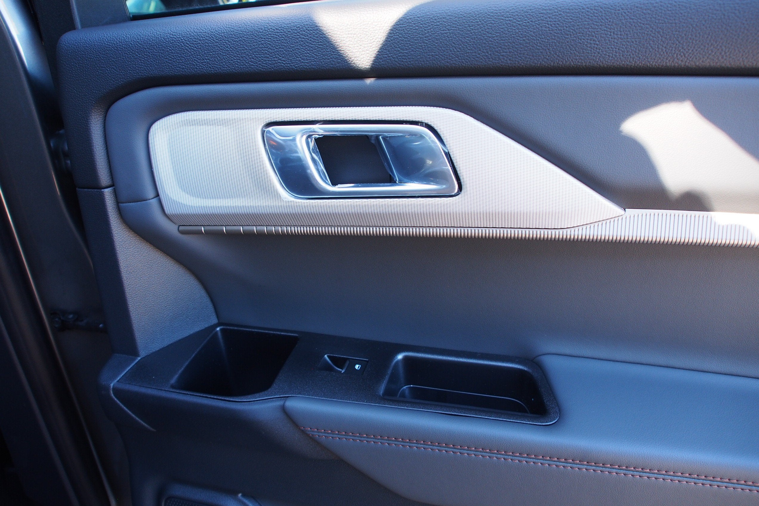 2027 Ford Explorer Active w/200A Pkg