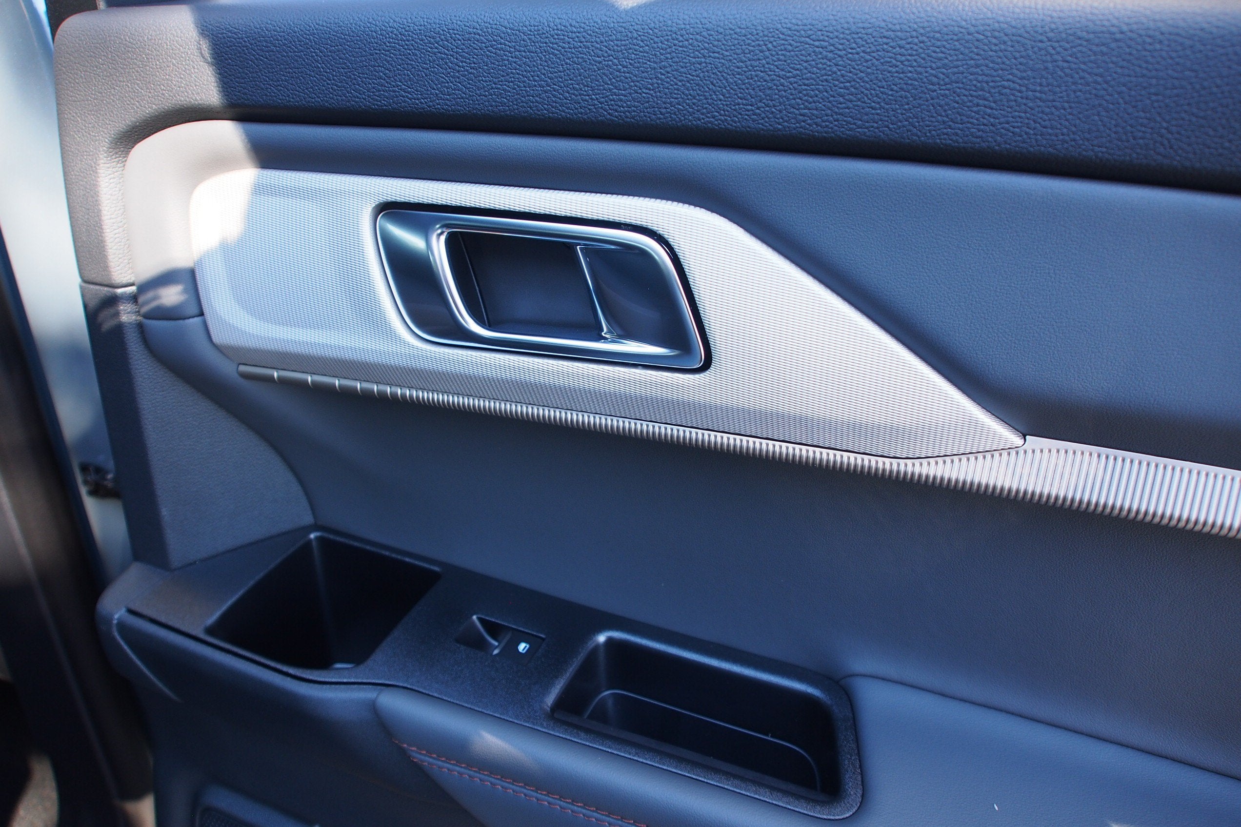 2027 Ford Explorer Active w/200A Pkg