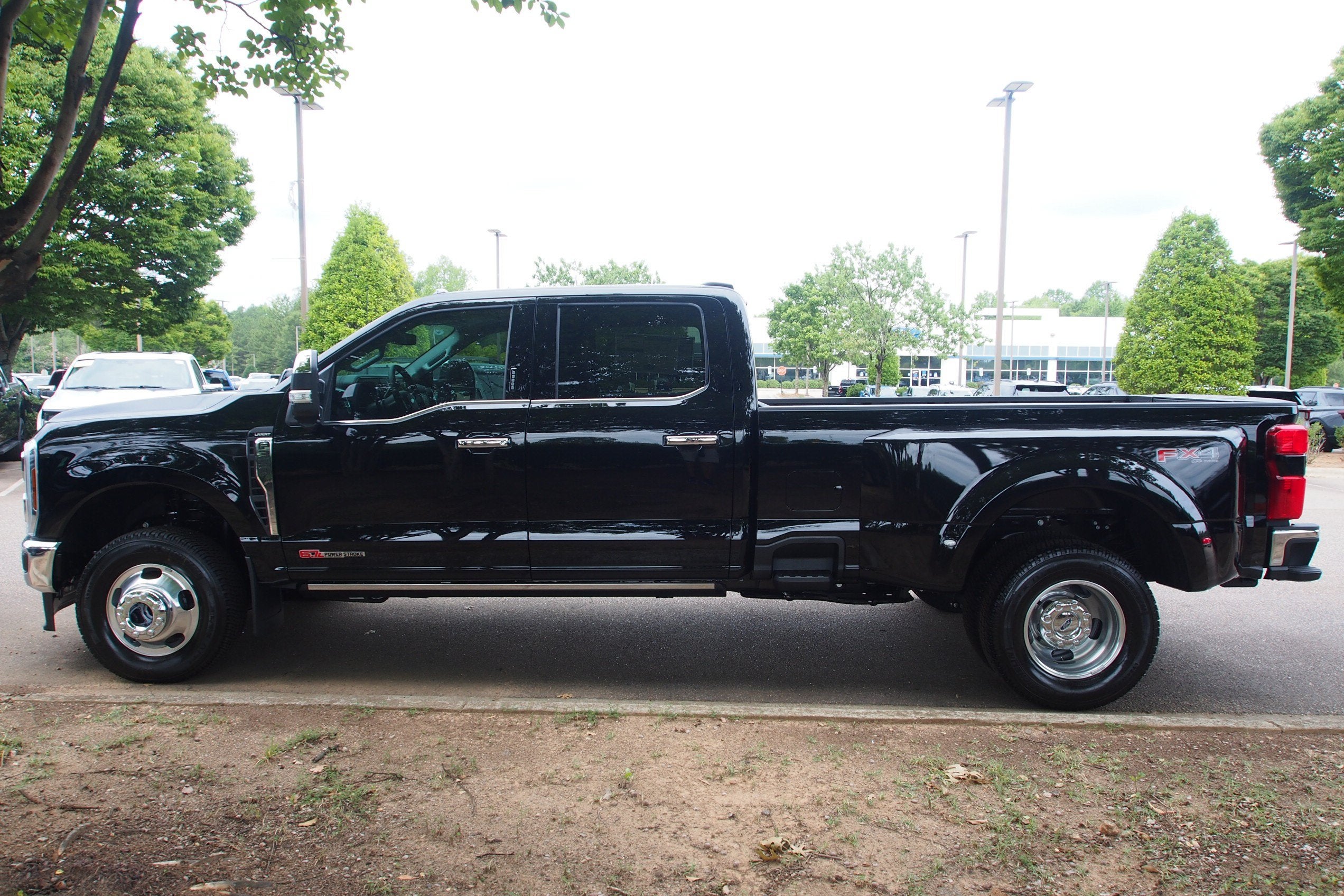 2026 Ford Super Duty F-350 DRW LARIAT