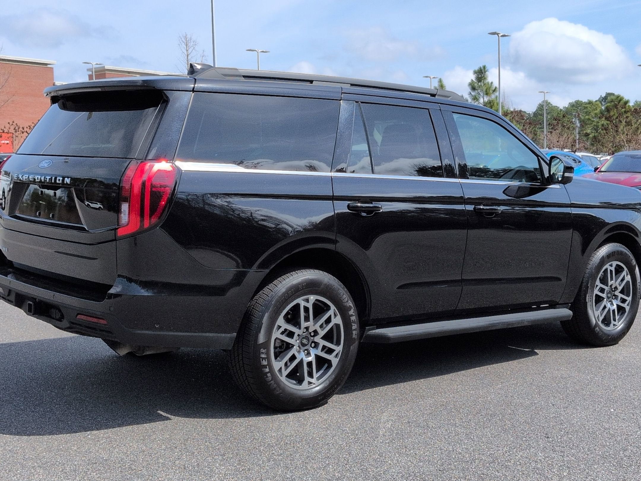 2025 Ford Expedition Active