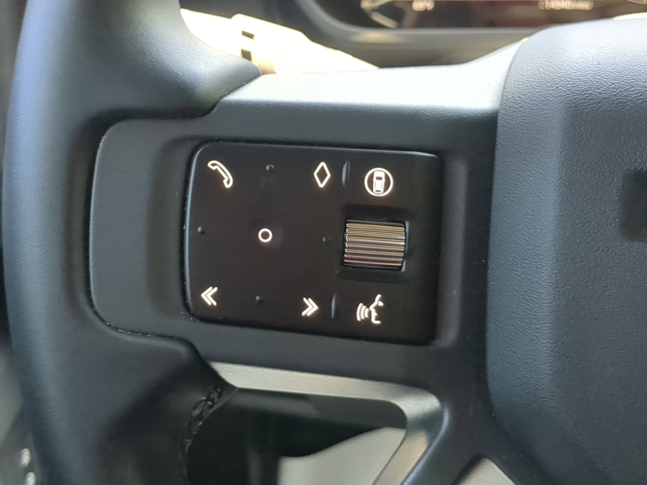2024 Land Rover Defender X-Dynamic SE