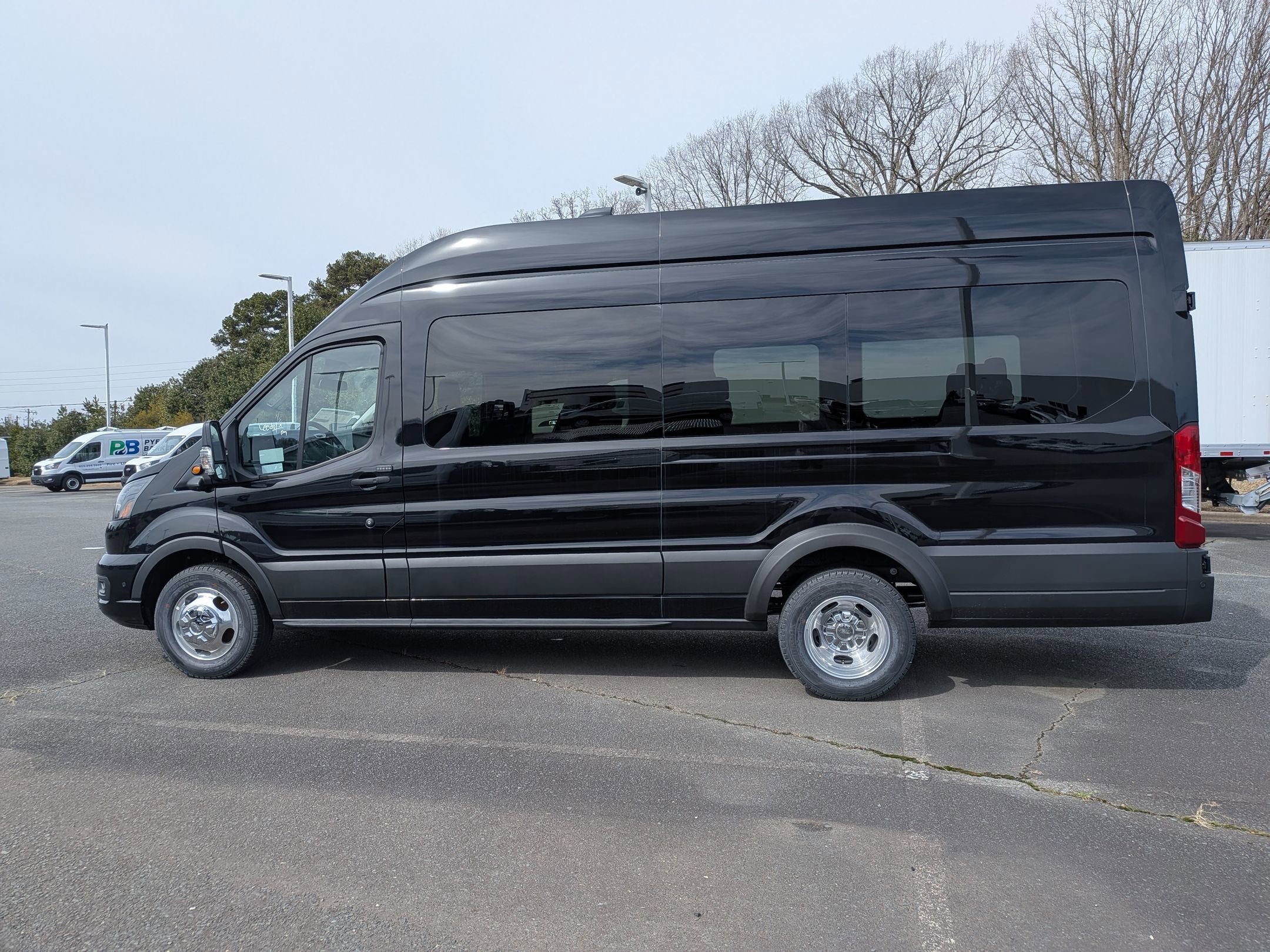 2026 Ford Transit Passenger Wagon XLT