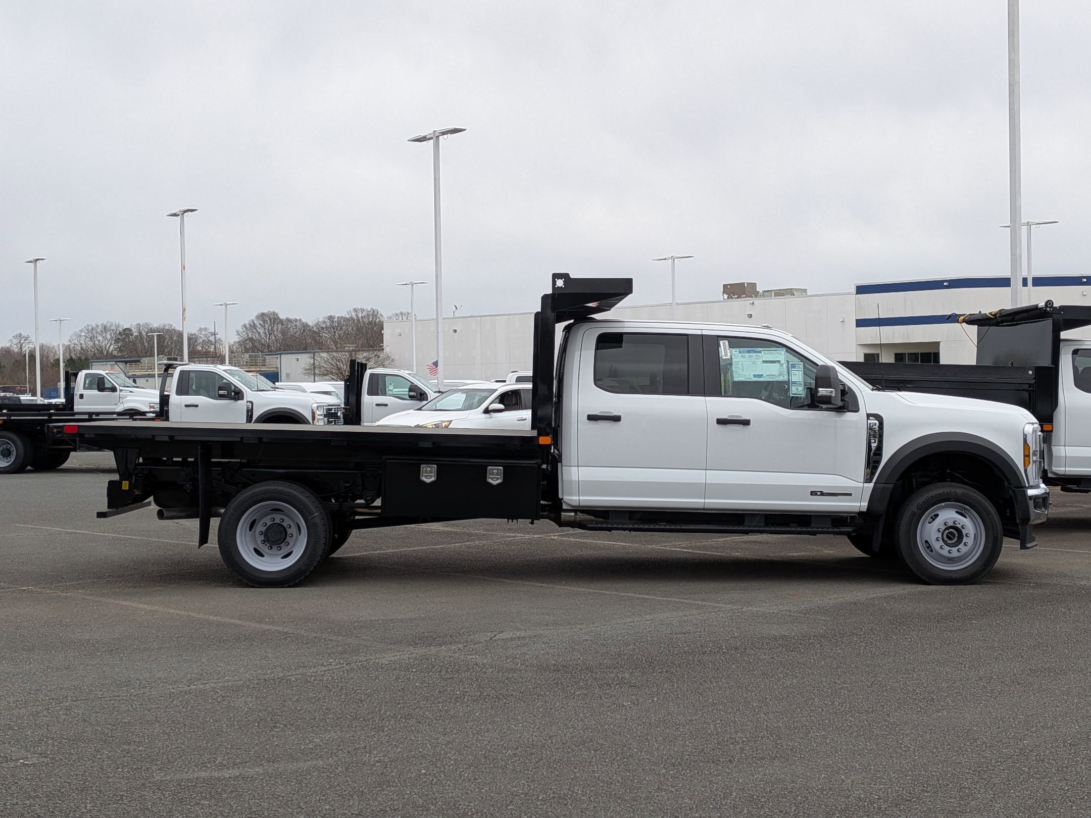 2025 Ford Super Duty F-550 DRW XL