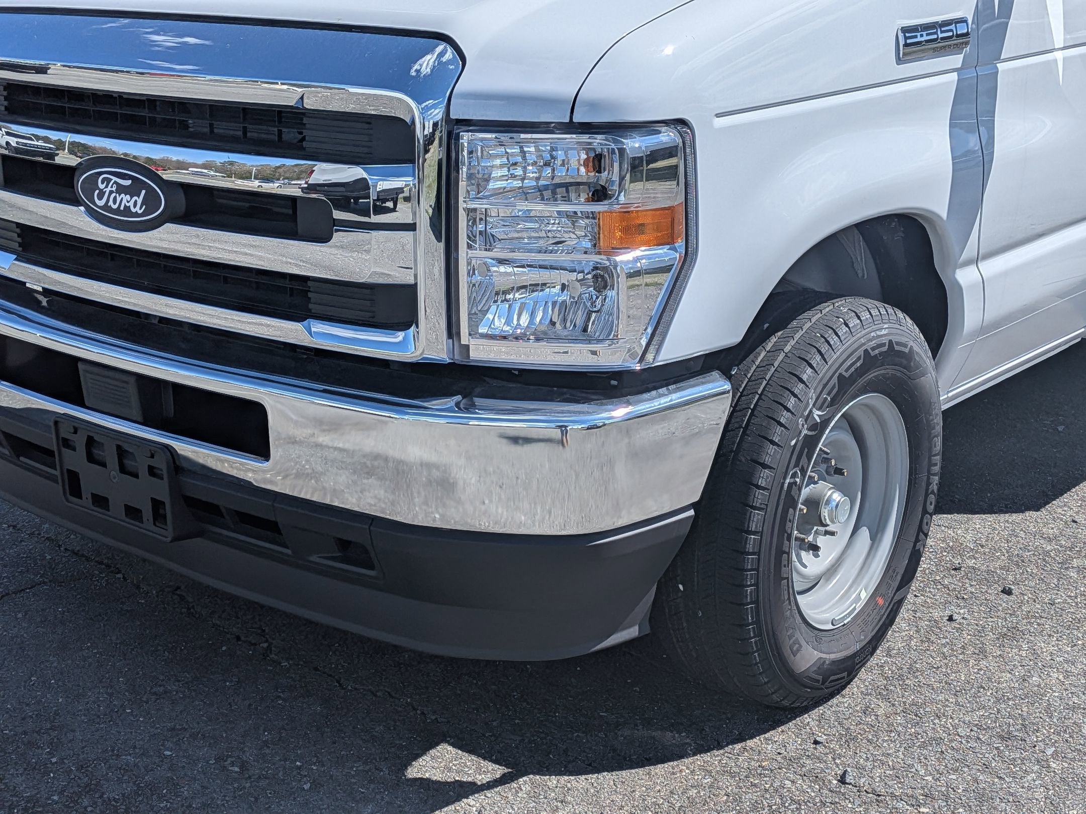 2026 Ford E-Series Cutaway Base