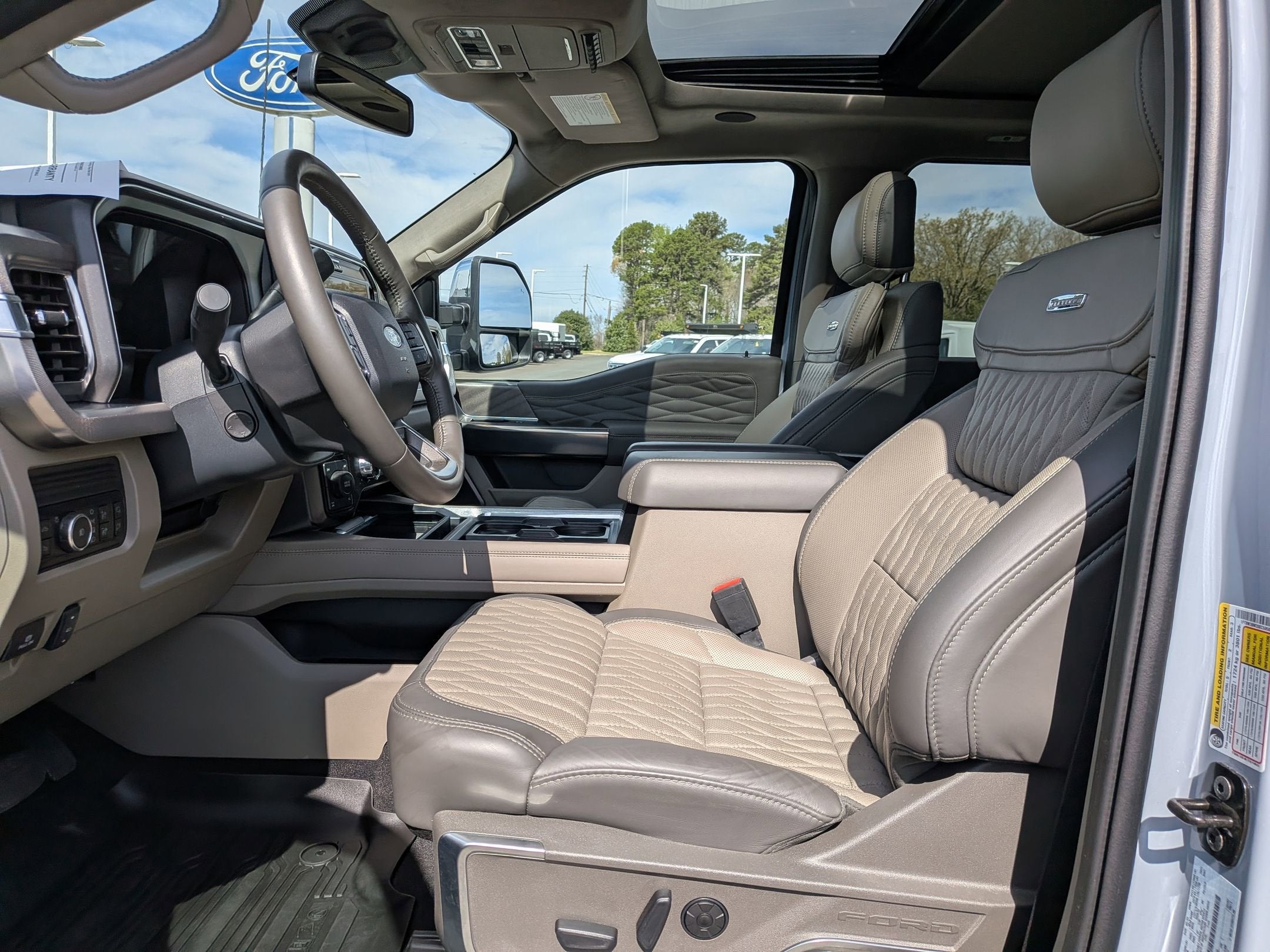 2025 Ford Super Duty F-350 SRW Platinum