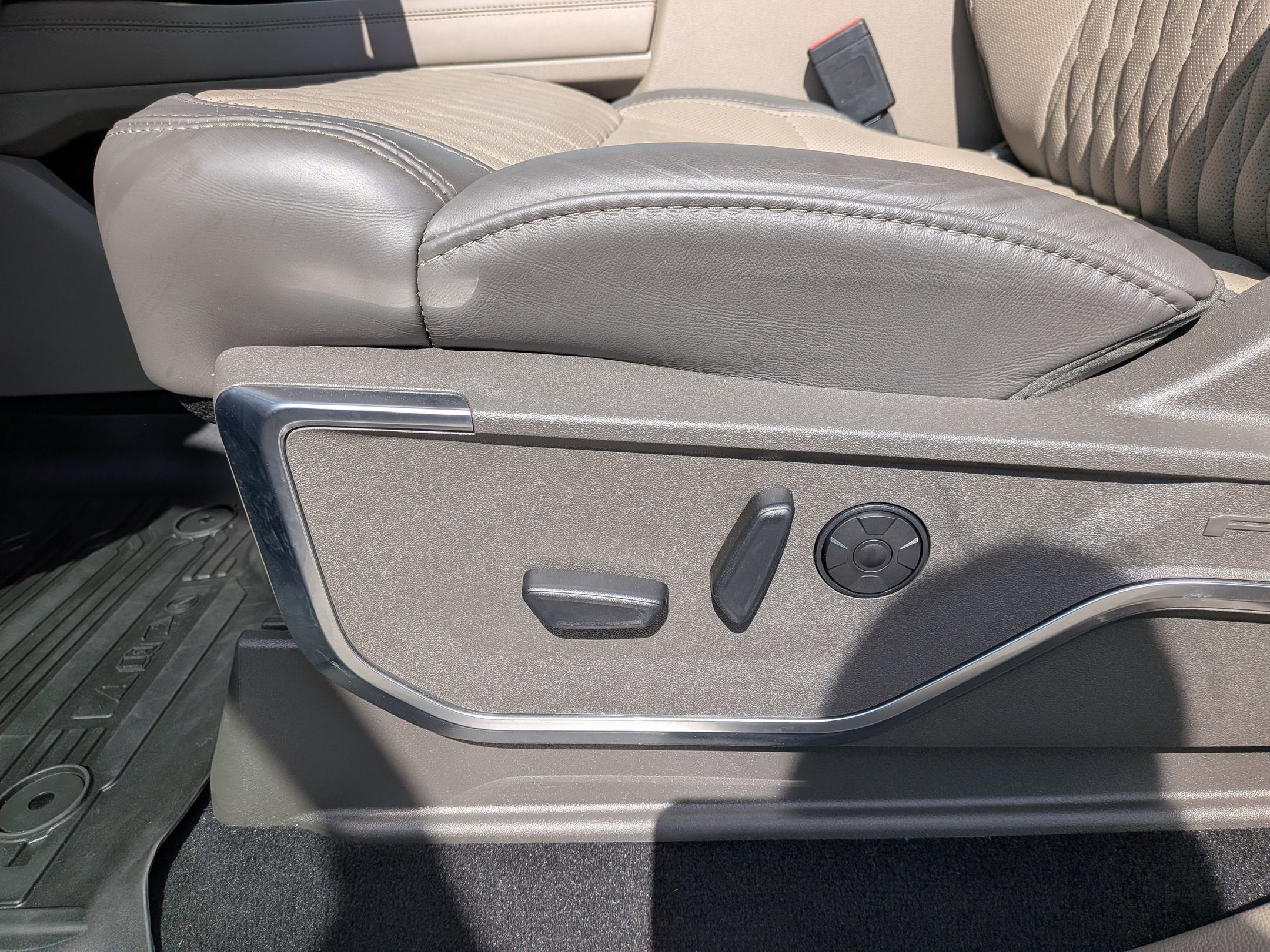 2025 Ford Super Duty F-350 SRW Platinum