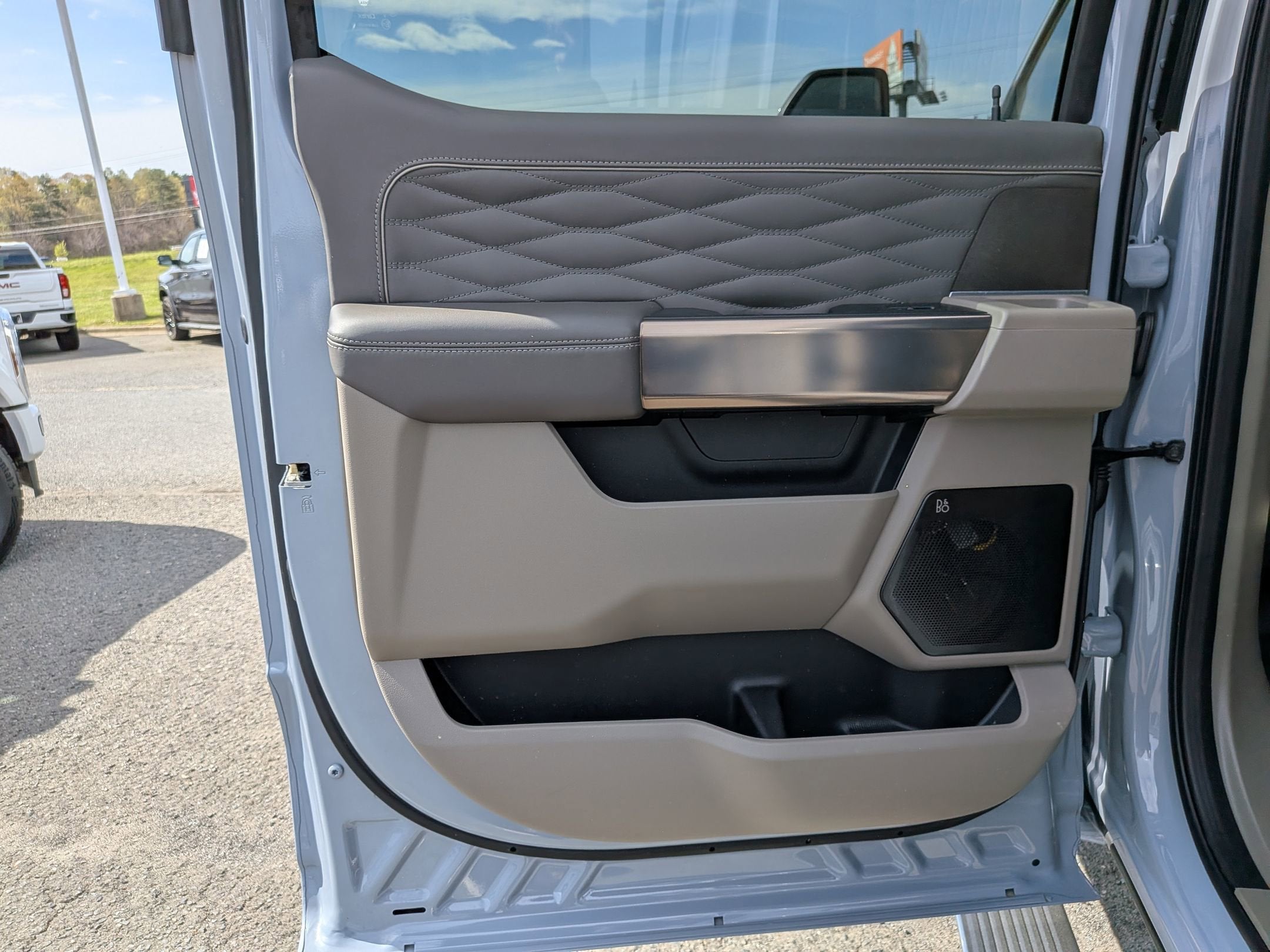 2025 Ford Super Duty F-350 SRW Platinum