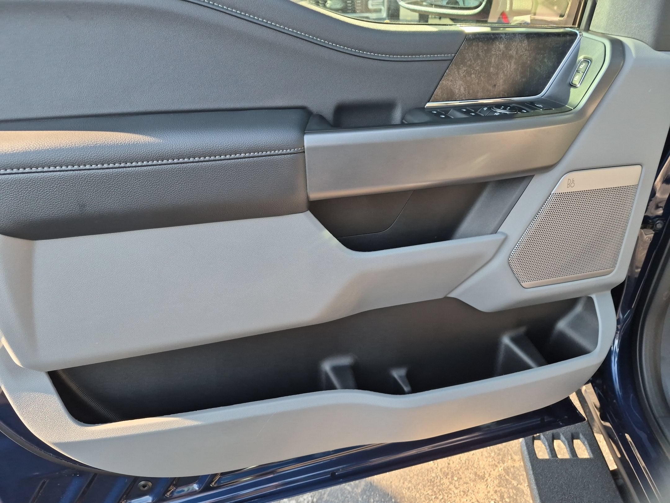 2027 Ford Super Duty F-350 SRW XLT