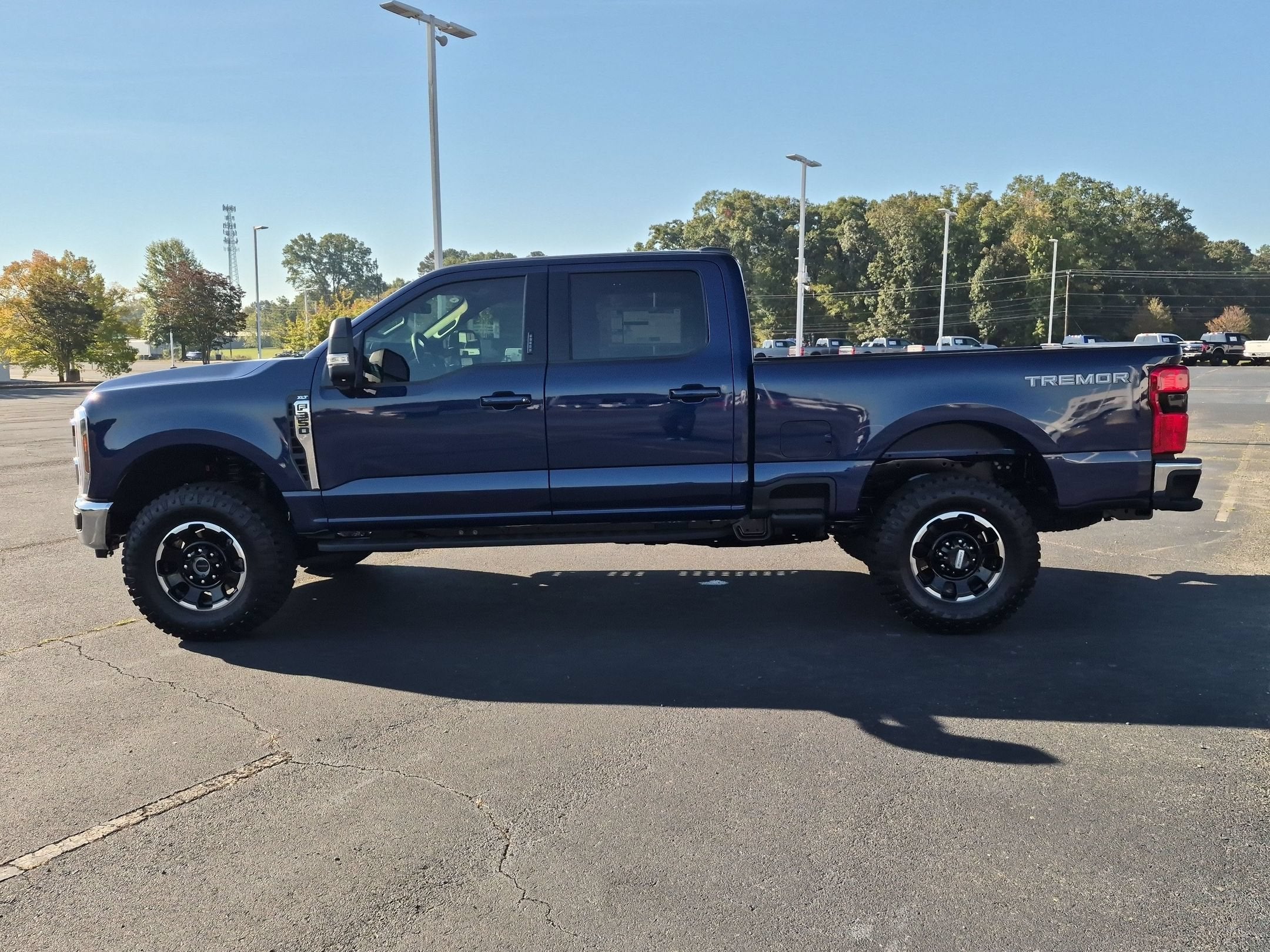 2027 Ford Super Duty F-350 SRW XLT