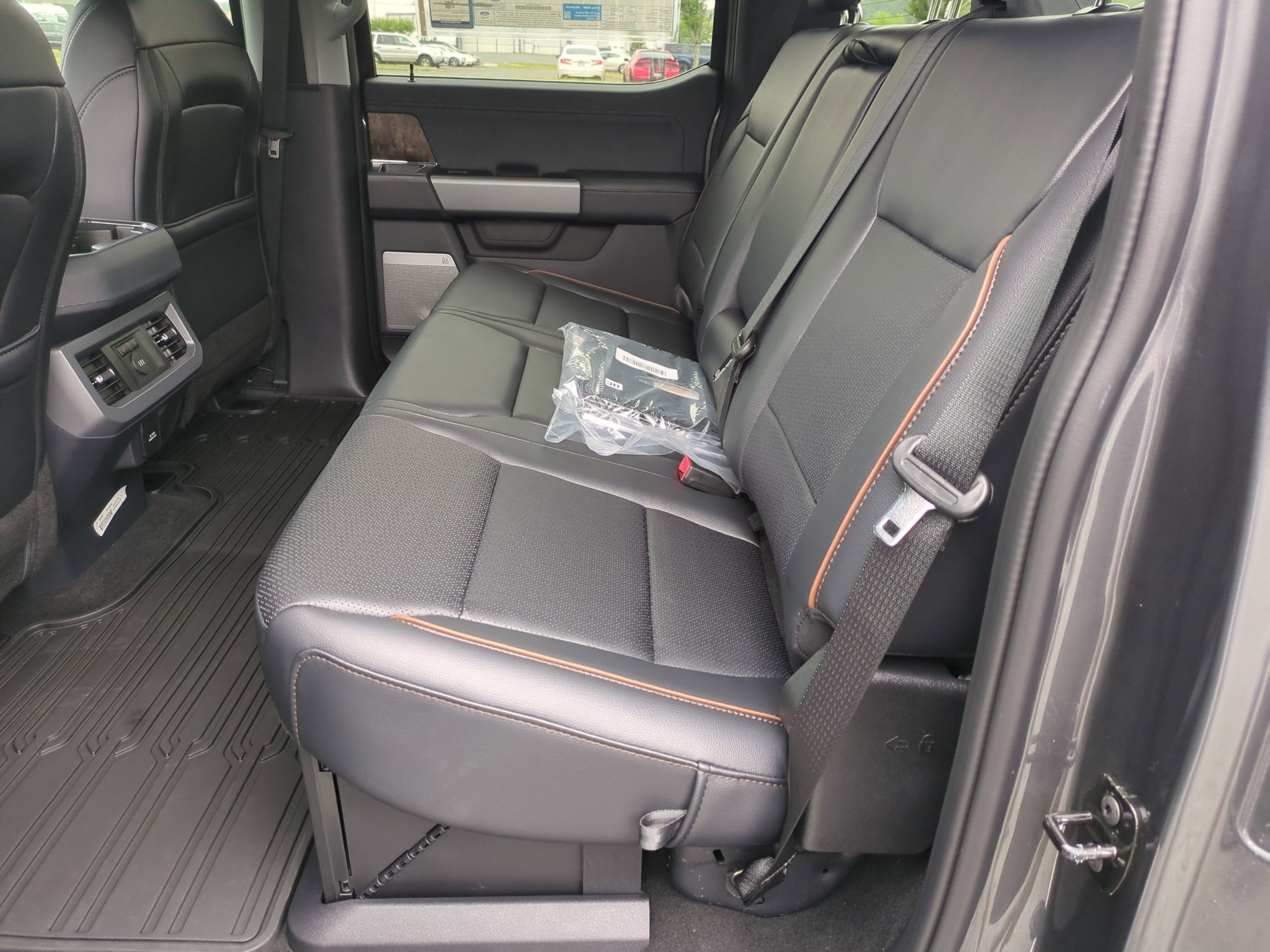 2026 Ford Super Duty F-350 SRW LARIAT