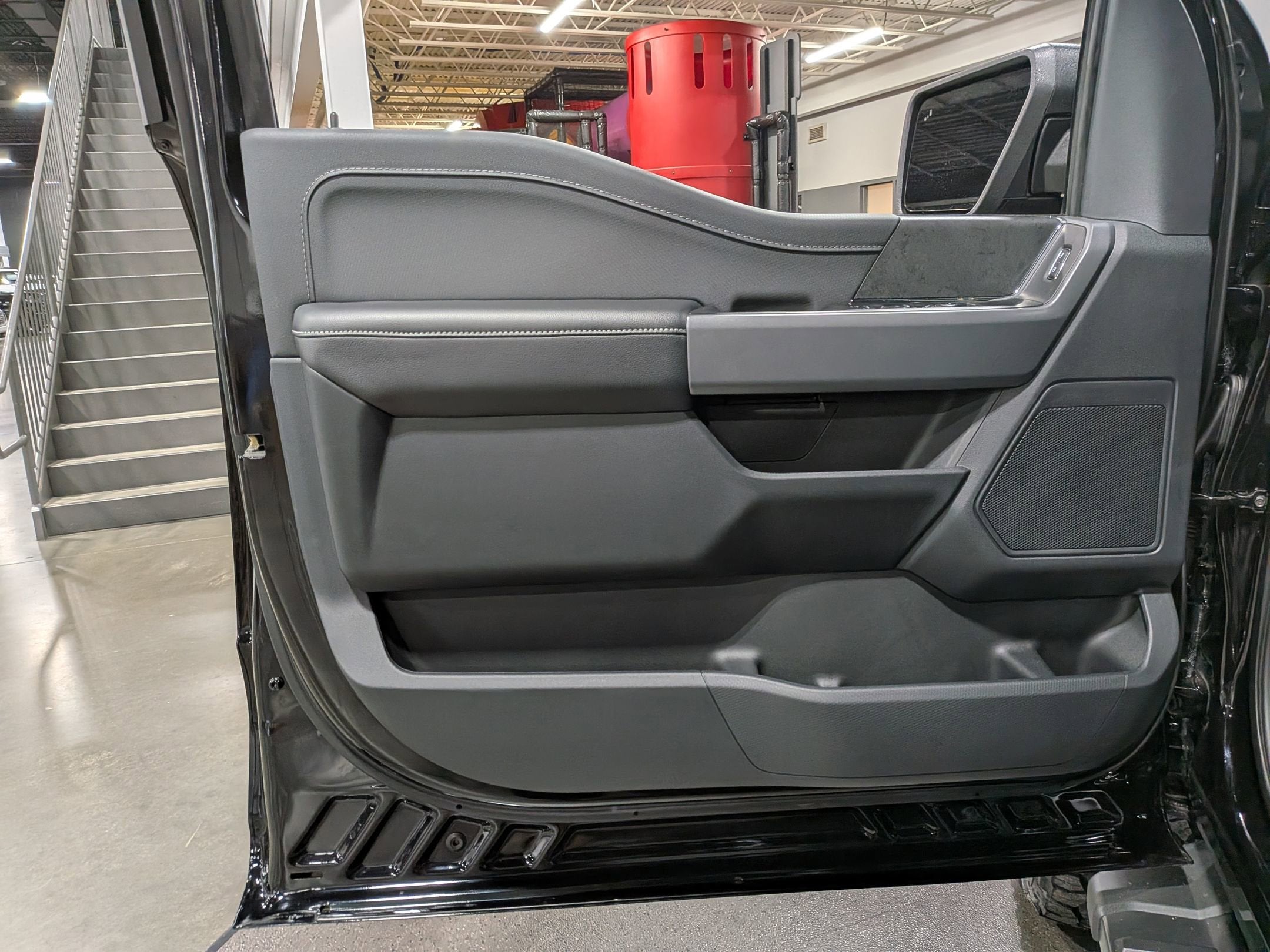 2025 Ford F-150 XLT - 6" lift custom wheels,Leather