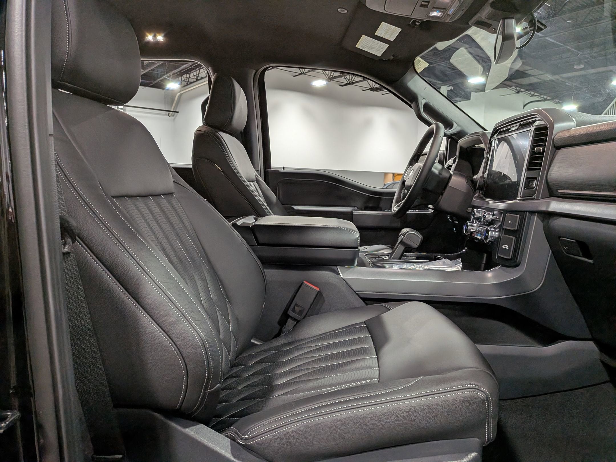 2025 Ford F-150 XLT - 6" lift custom wheels,Leather