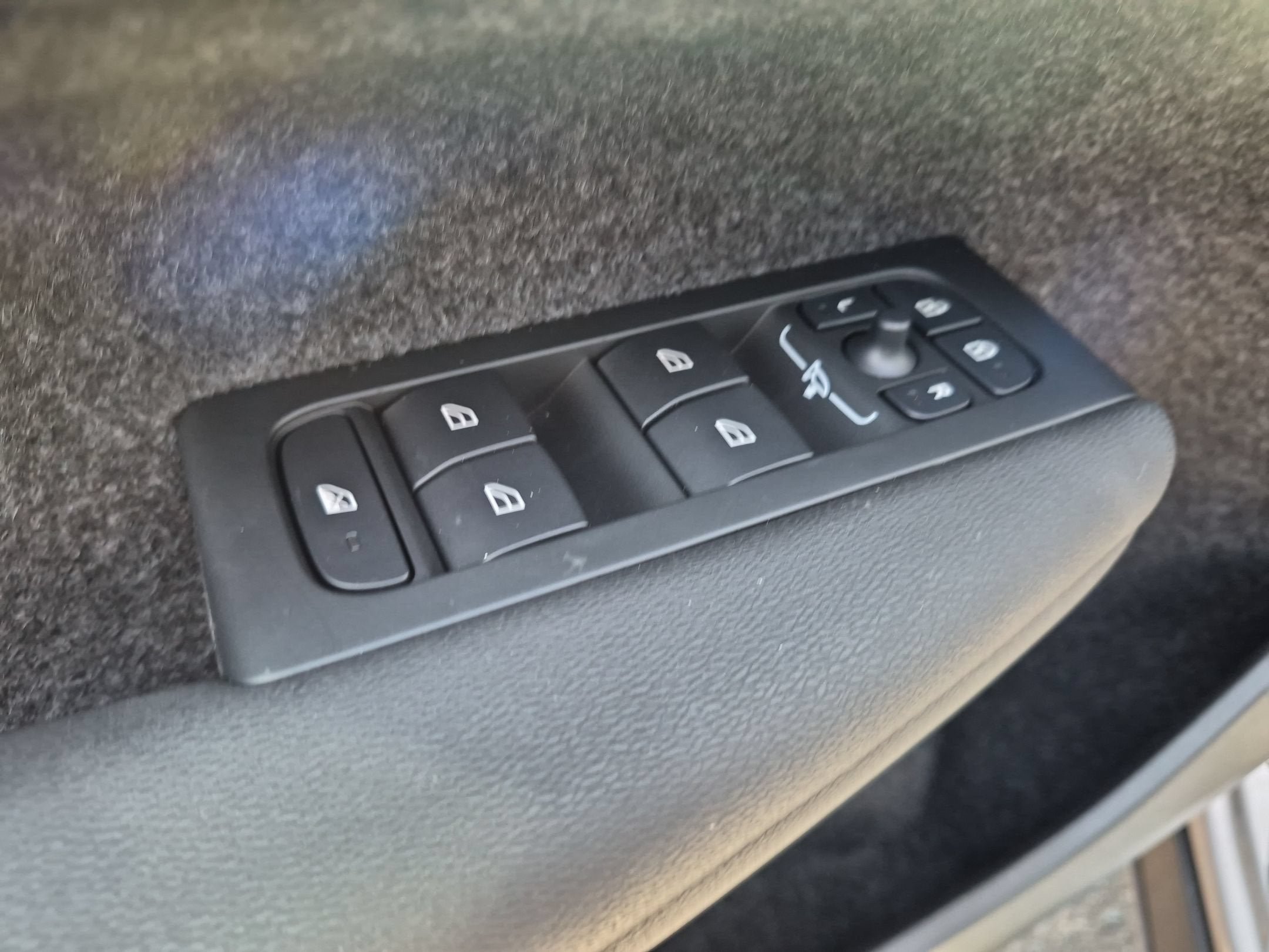 2025 Volvo XC40 Core Bright Theme