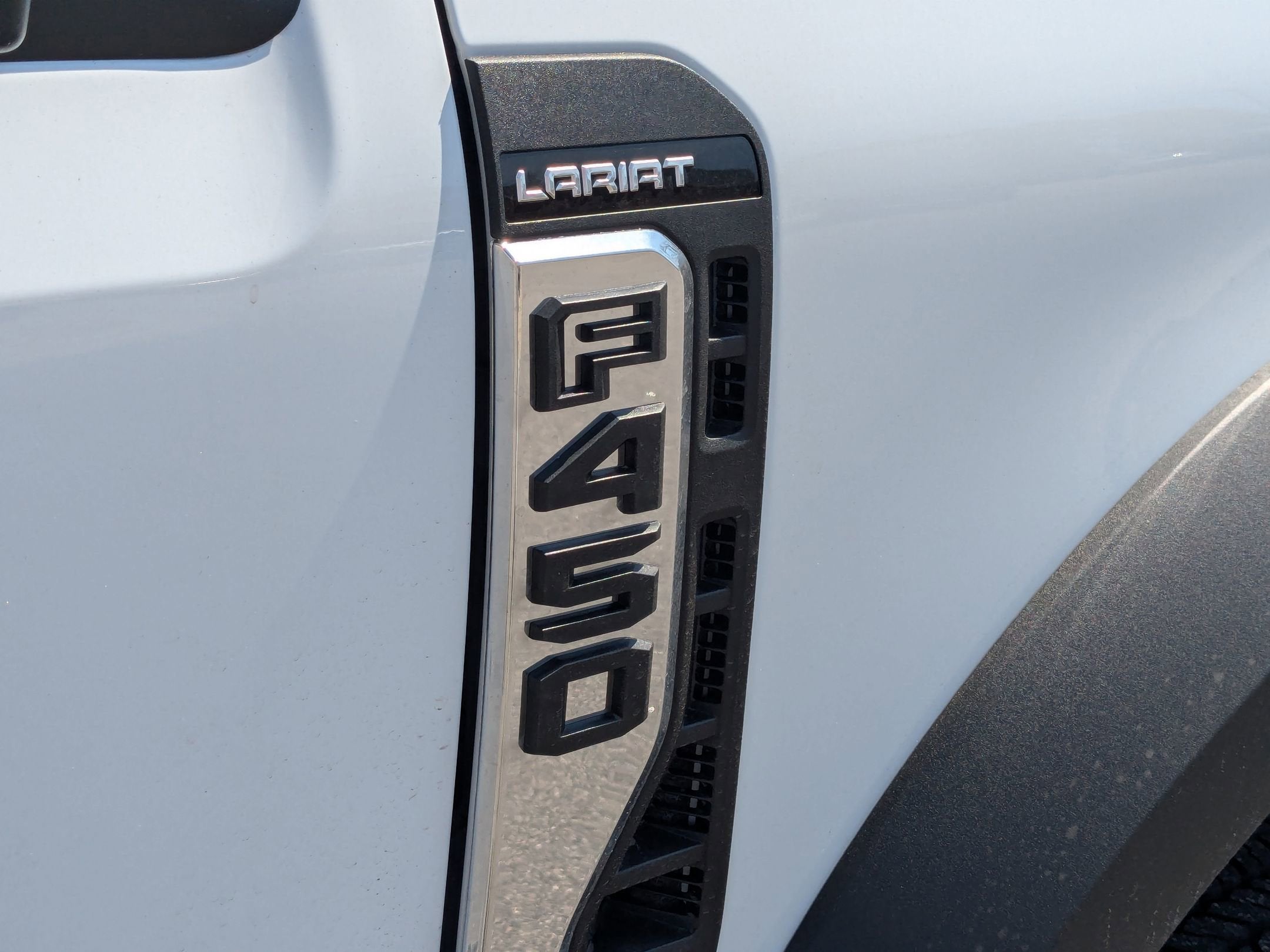 2026 Ford Super Duty F-450 DRW LARIAT