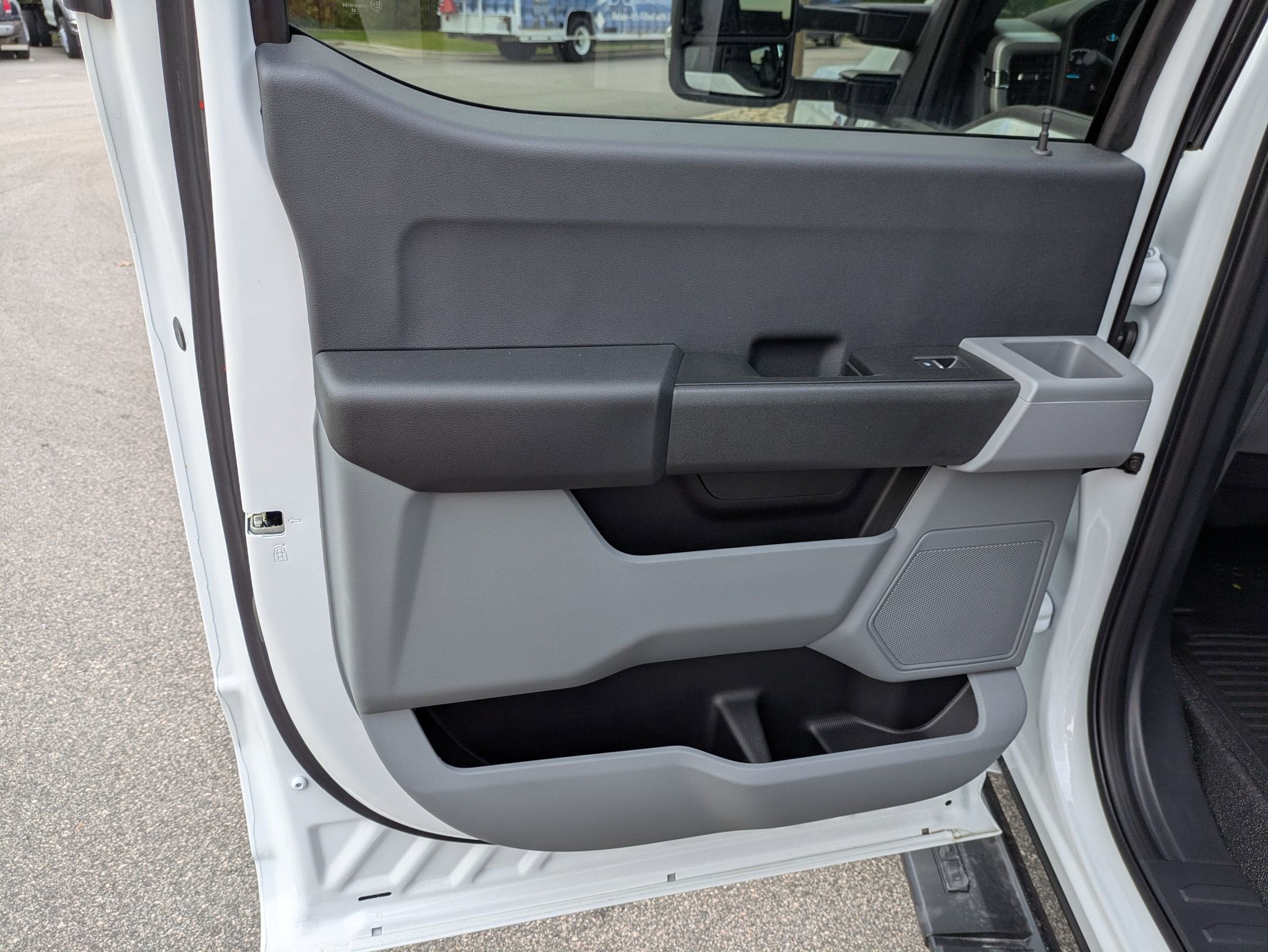 2025 Ford Super Duty F-550 DRW XL