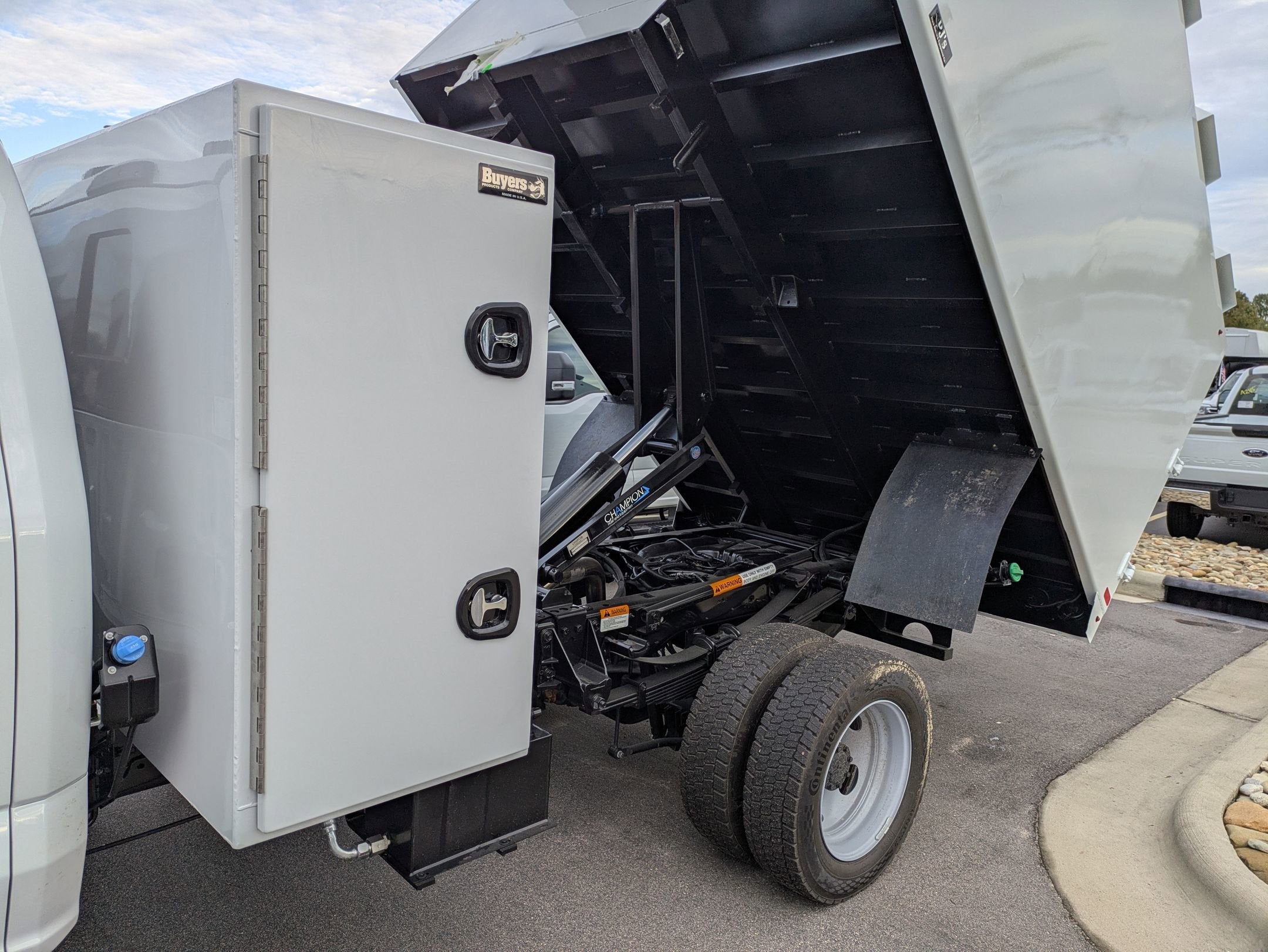 2025 Ford Super Duty F-550 DRW XL